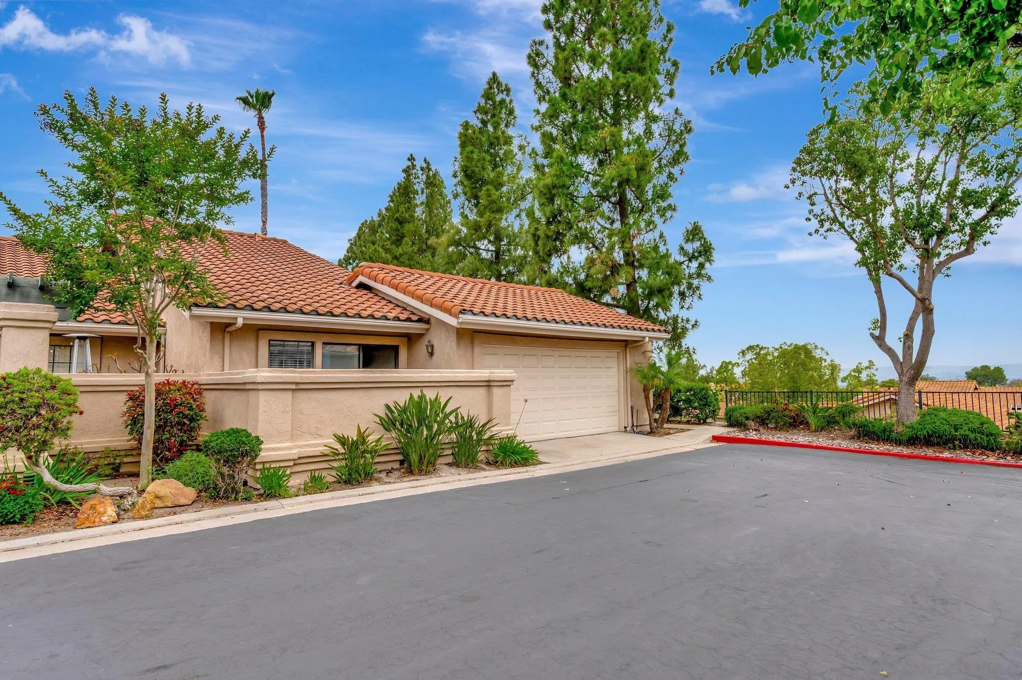https://cdn.realtyfeed.com/cdn/127/250036640/9814121ab55efadc19b9044f5ec9ff4c.webp