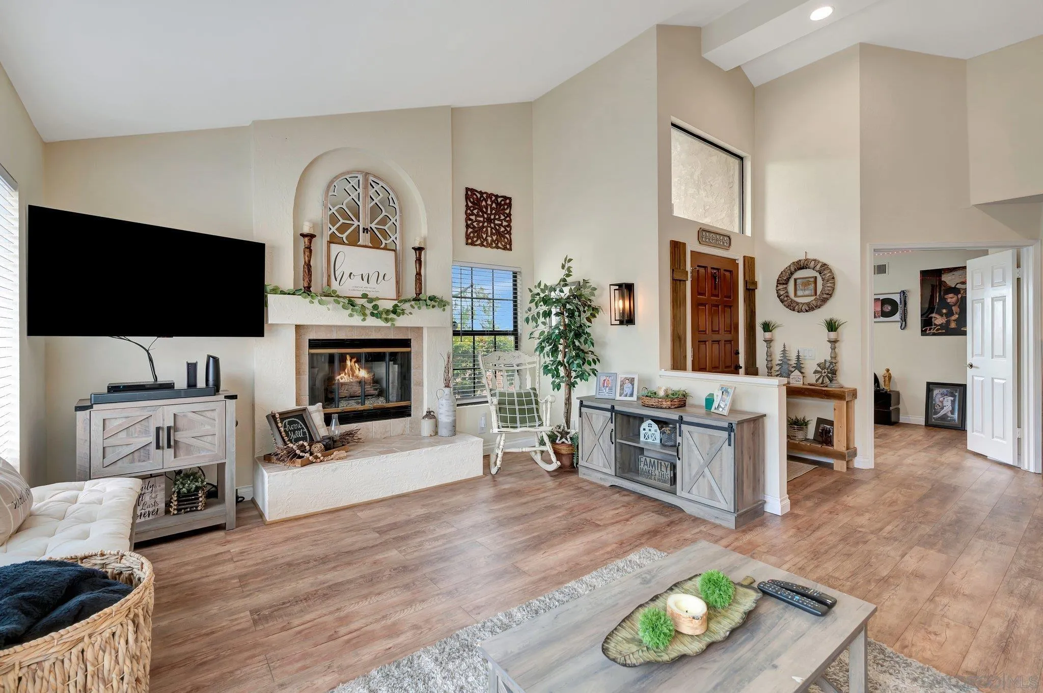 https://cdn.realtyfeed.com/cdn/127/250036640/adae0a24e4795f2559c38ba163cc14bd.webp