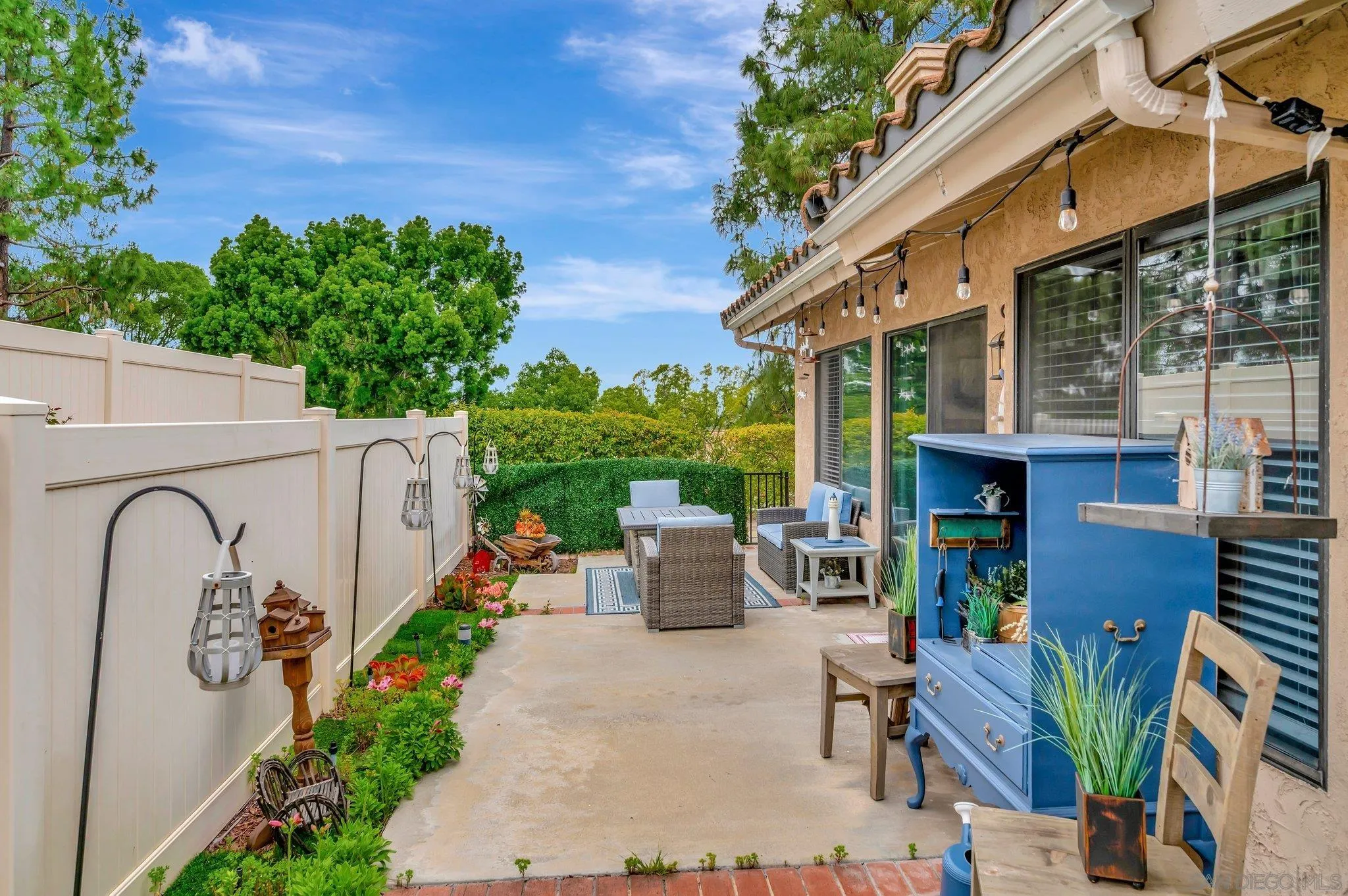 https://cdn.realtyfeed.com/cdn/127/250036640/c5edfdef2b734c18a8cf869d2d617d66.webp