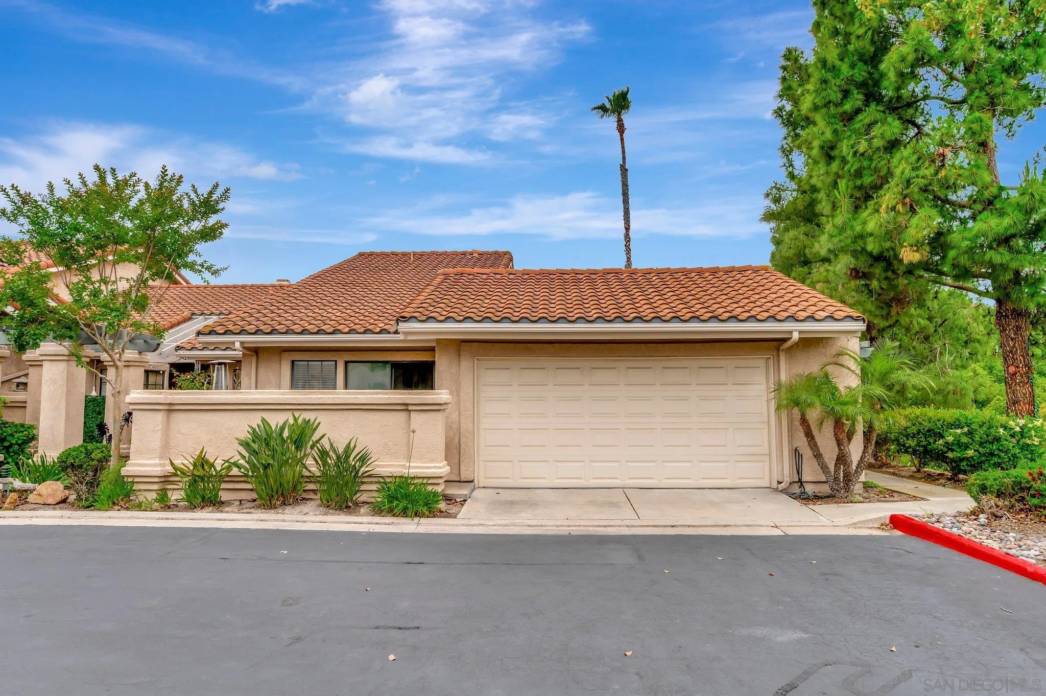 https://cdn.realtyfeed.com/cdn/127/250036640/f31c35ea88c9956283be483f471a1b4b.webp