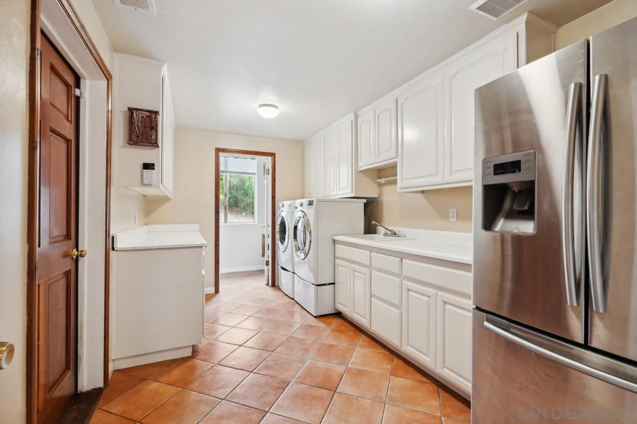 https://cdn.realtyfeed.com/cdn/127/250036644/41c0f2b71d7fc4a3edfc0d2b78043cbd.webp