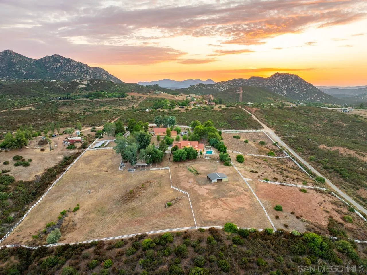 https://cdn.realtyfeed.com/cdn/127/250036644/640d212de1b8cbe5ce6a9f3d4df2bcce.webp