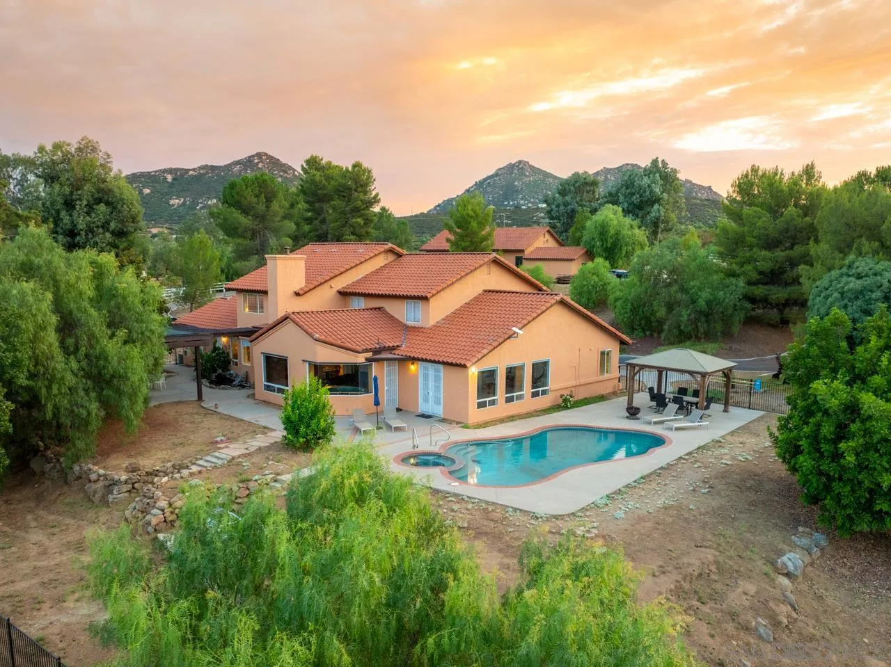 https://cdn.realtyfeed.com/cdn/127/250036644/bb22f1f9313eab6a0b4d7df36f20a999.webp