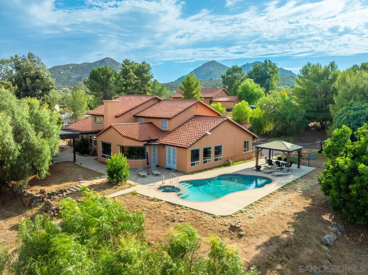 https://cdn.realtyfeed.com/cdn/127/250036644/c936341652d1f4d7d6a685a7c0c31278.webp