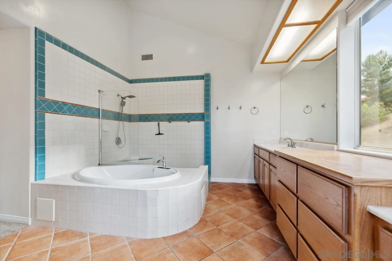 https://cdn.realtyfeed.com/cdn/127/250036644/d915c1cb968bae668d24c7bee7e36922.webp