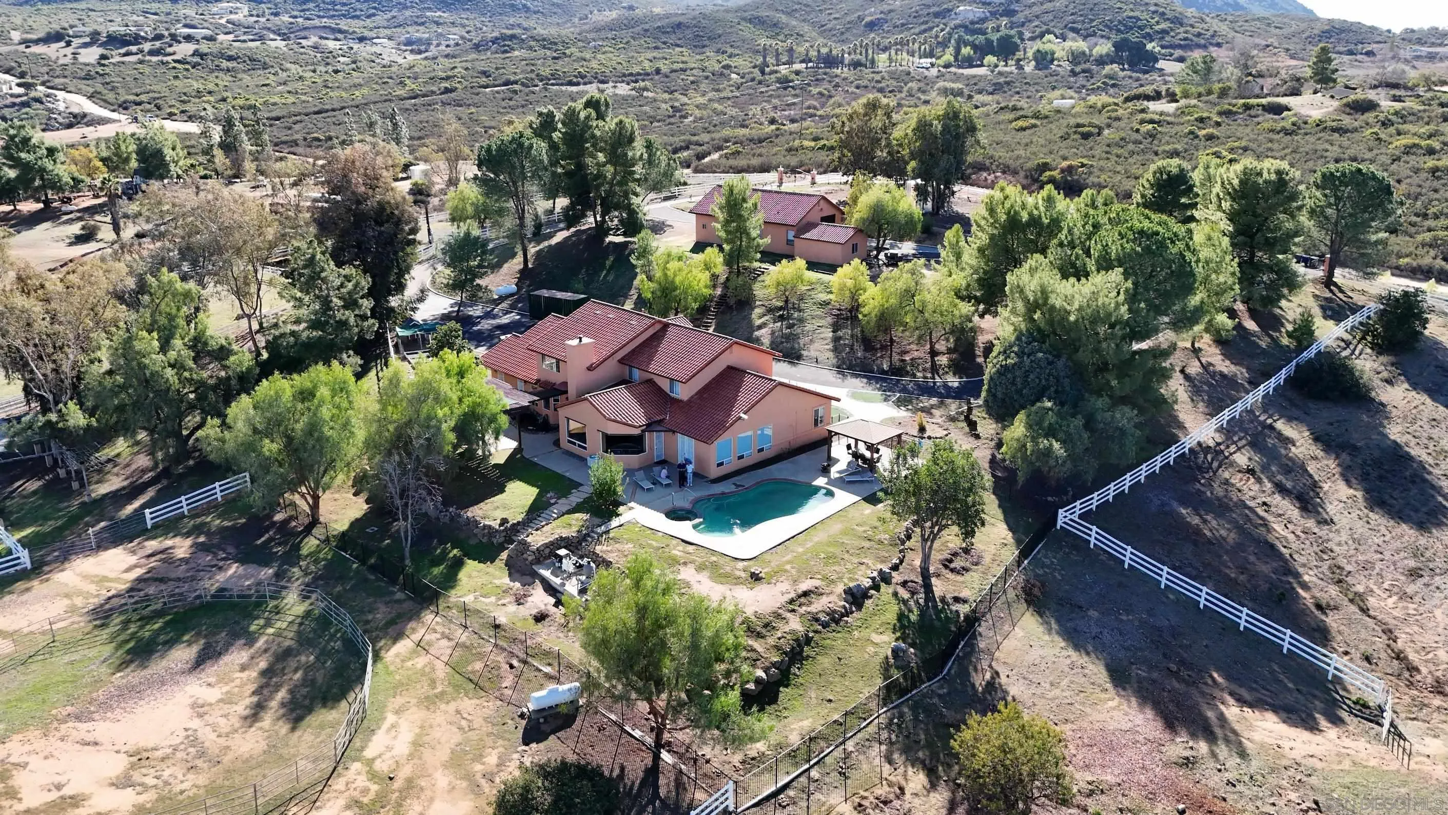 https://cdn.realtyfeed.com/cdn/127/250036644/eb6a6cc916d1f58123170e46f6c0c195.webp
