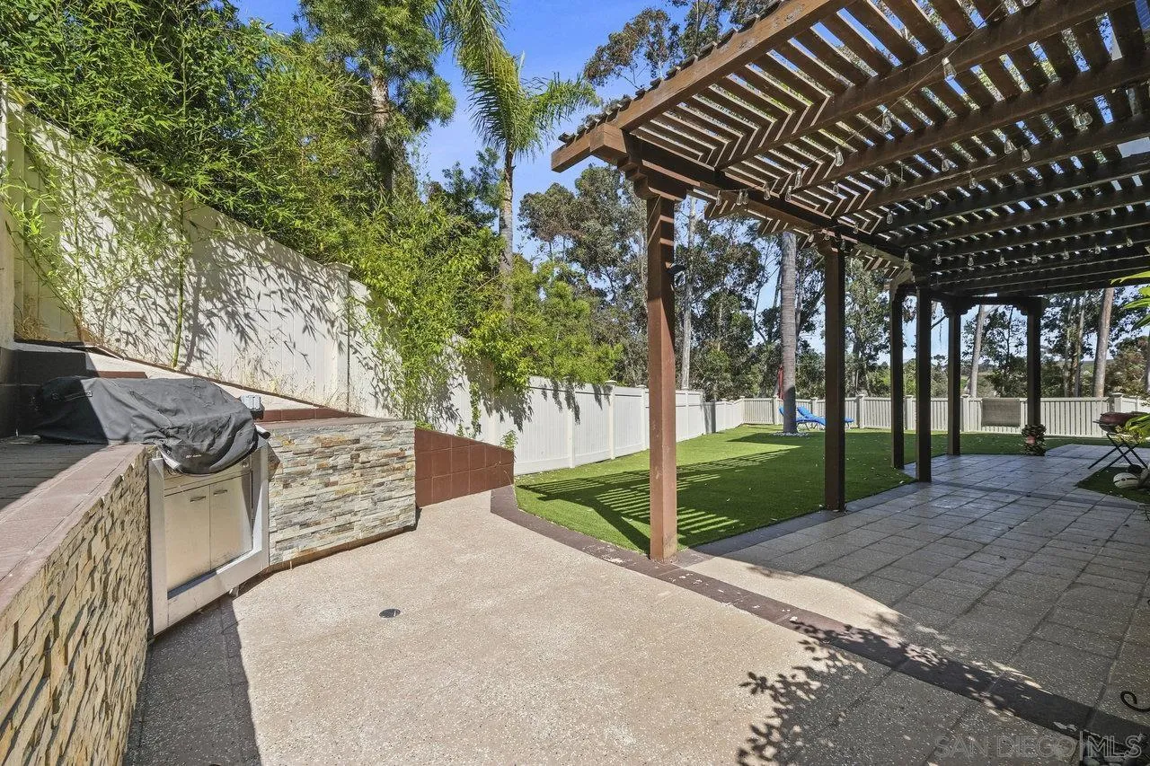 https://cdn.realtyfeed.com/cdn/127/250036645/94f06f06867d0ee365f6706fad00a628.webp