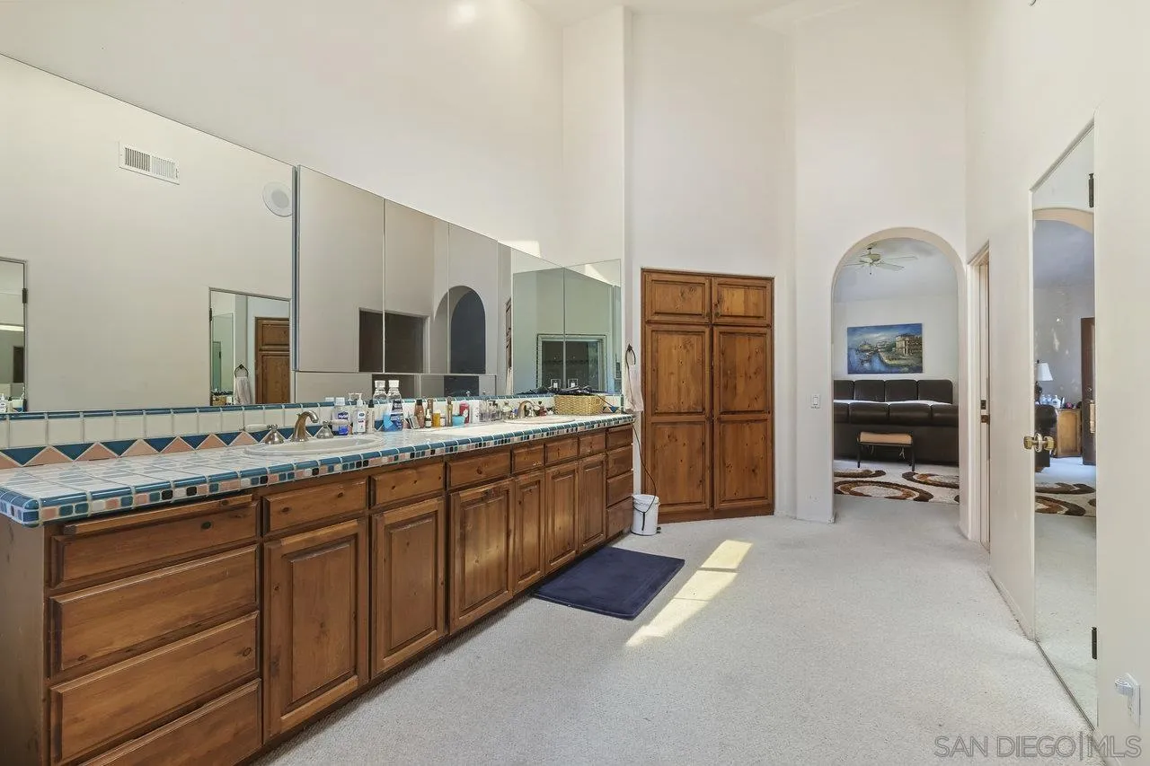 https://cdn.realtyfeed.com/cdn/127/250036645/a3ee00d683c99f1454af3cc405b80c7c.webp