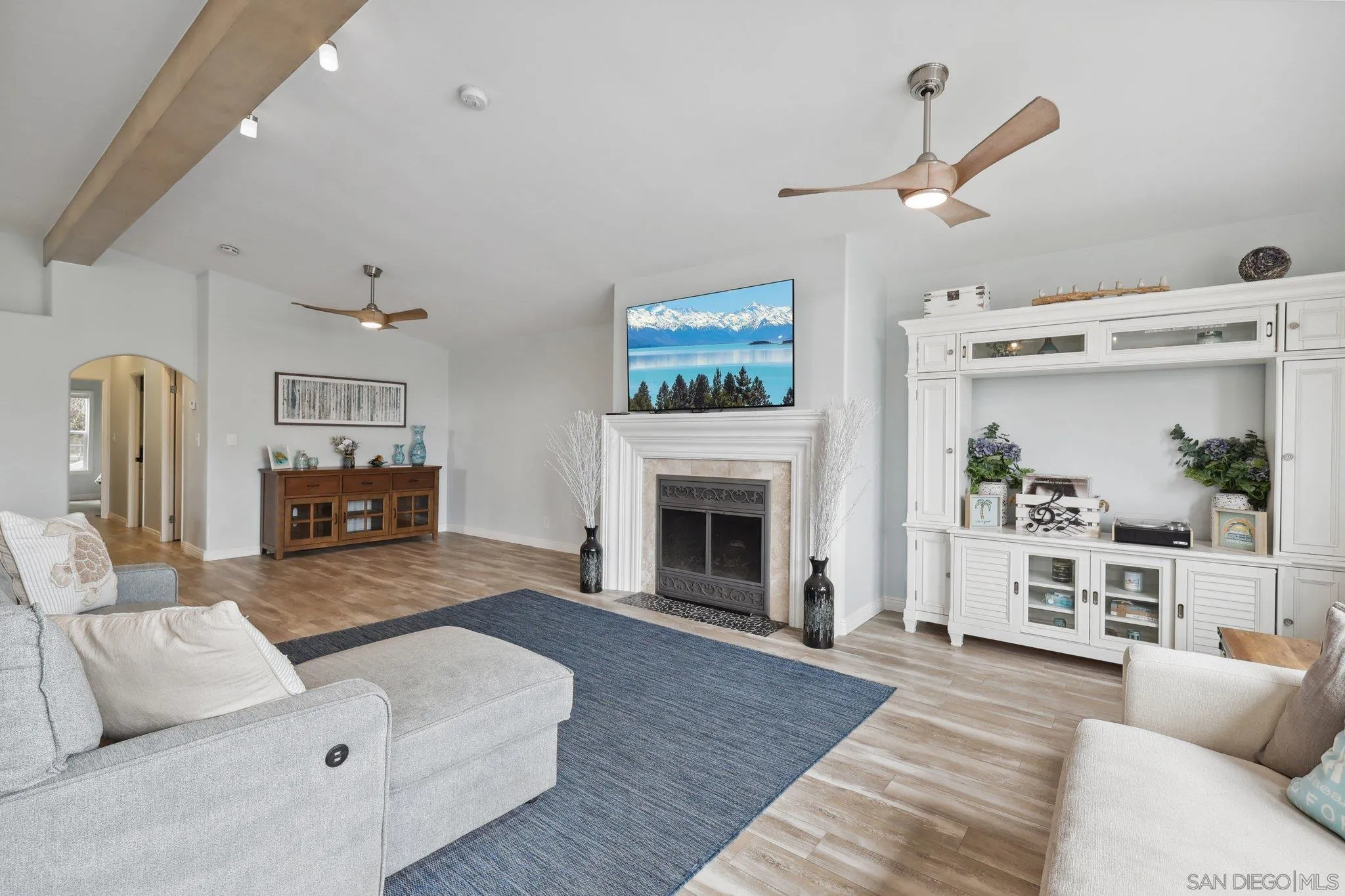 https://cdn.realtyfeed.com/cdn/127/250036646/1cf5a28f90eeca6afb4f6f482fa2bc59.webp