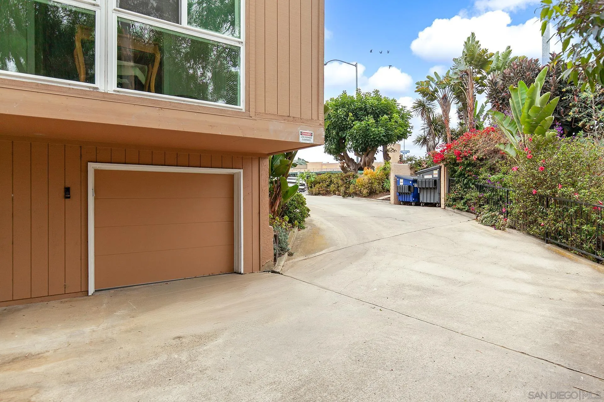 https://cdn.realtyfeed.com/cdn/127/250036650/6b176052b749c9af52d59df0a585d4e2.webp