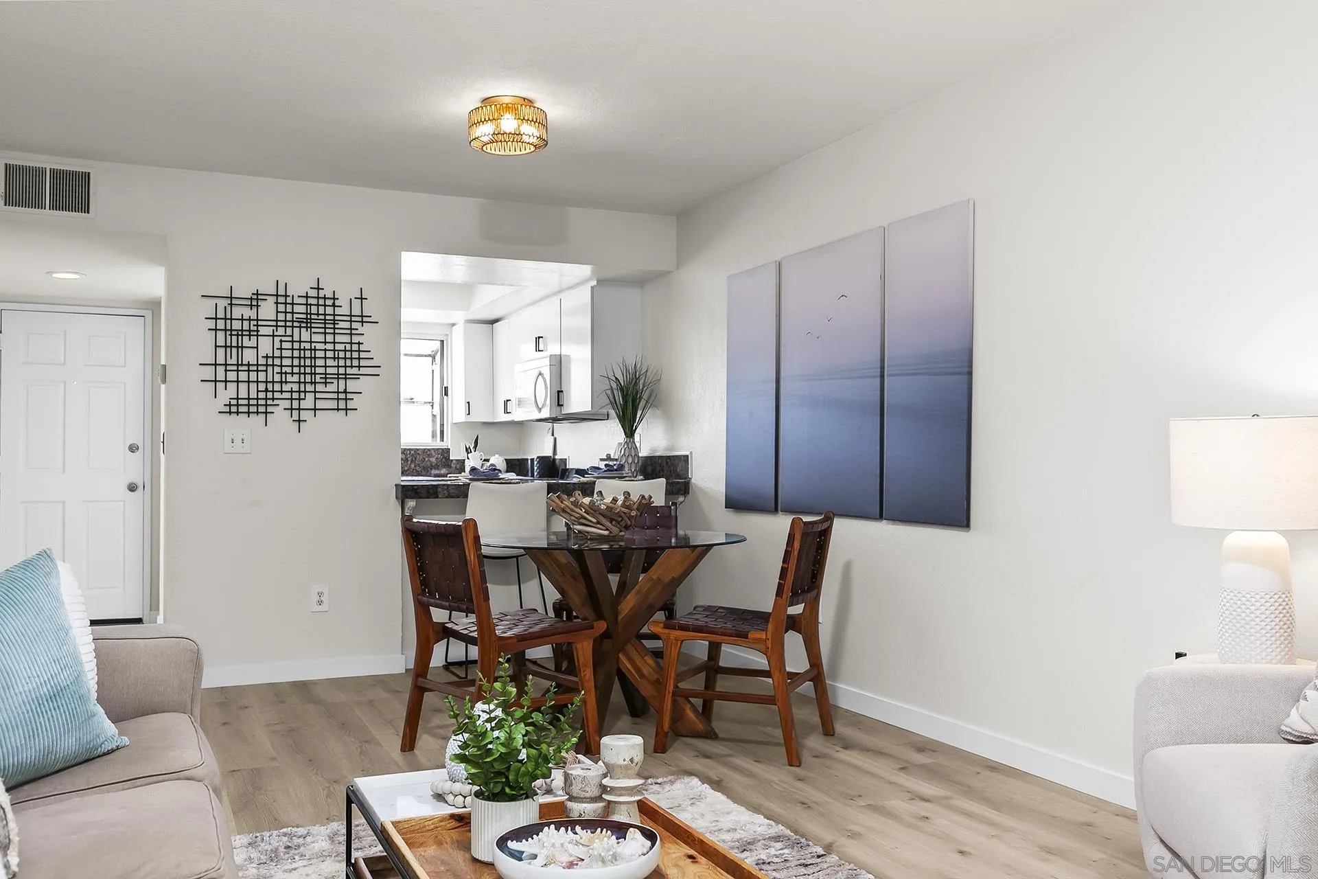 https://cdn.realtyfeed.com/cdn/127/250036650/811747c7a8ed0fa1198eecde1b943e9b.webp