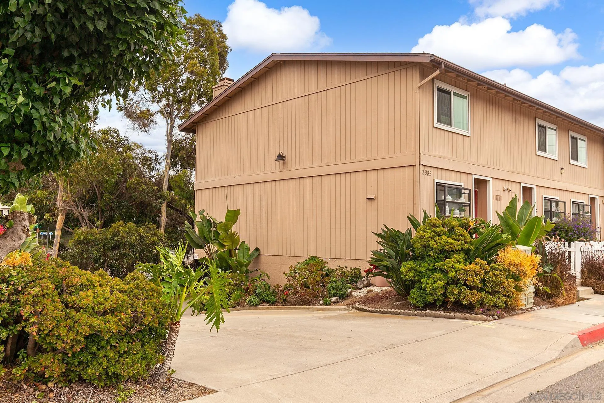 https://cdn.realtyfeed.com/cdn/127/250036650/add755b0d9e3f708edf416b1a7bcc475.webp