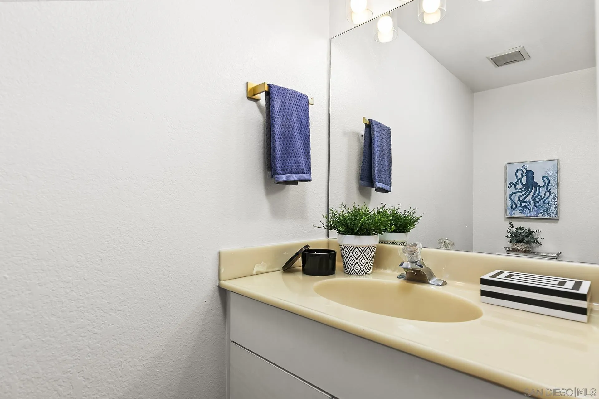 https://cdn.realtyfeed.com/cdn/127/250036650/e6ce54dd3456d1f457521a8c866fee24.webp