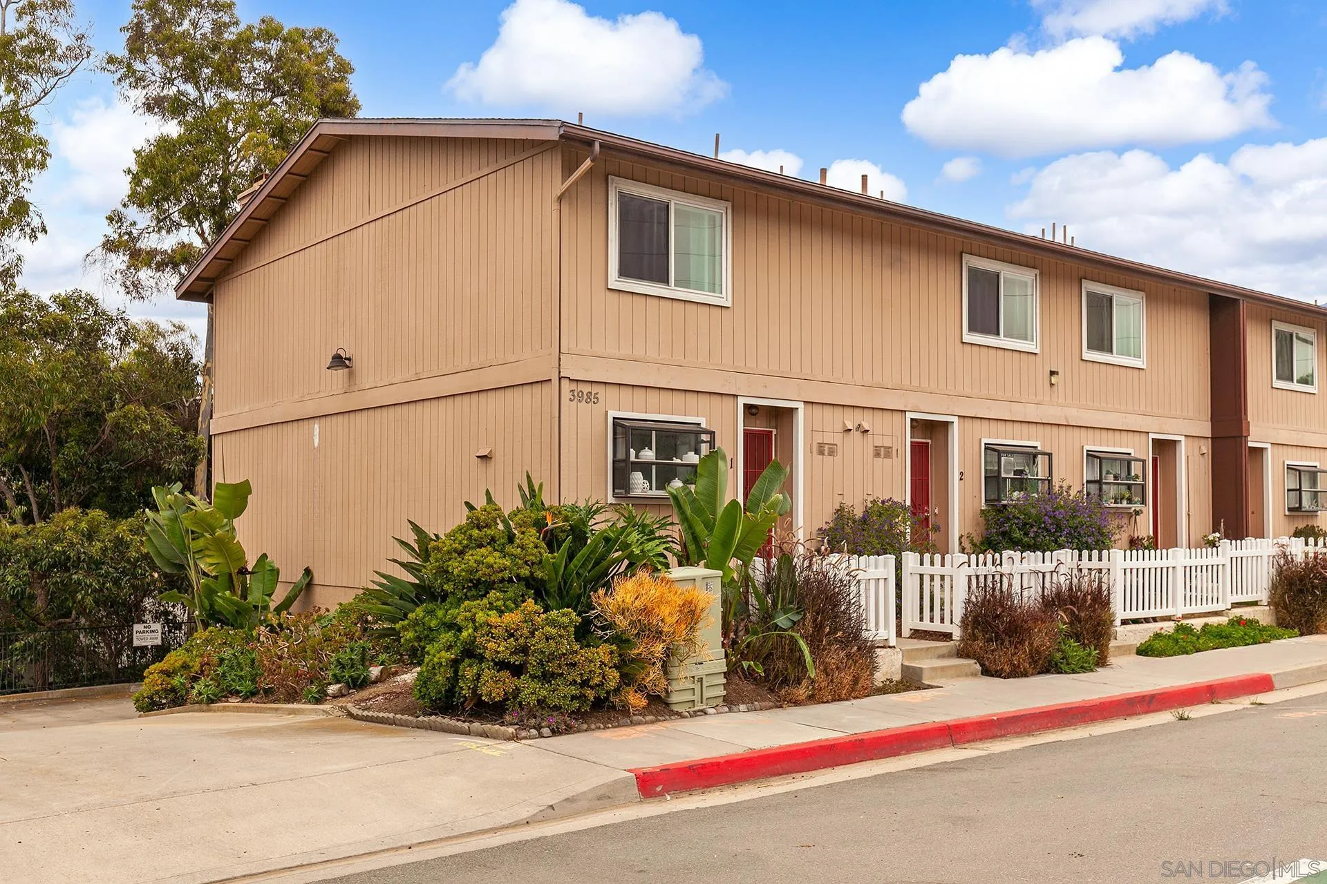 https://cdn.realtyfeed.com/cdn/127/250036650/fd5099324016e4bd7f711eaaee4971c1.webp