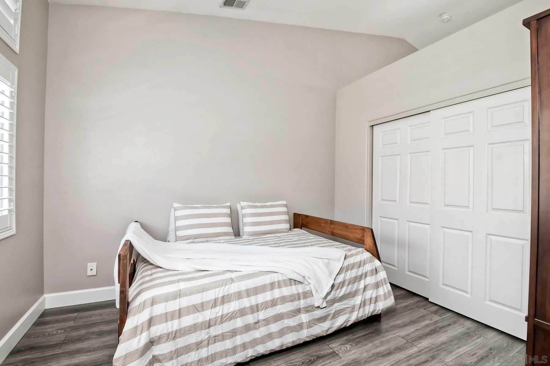 https://cdn.realtyfeed.com/cdn/127/250036652/0a164153c4a93ec26e84314ecf01e7cc.webp