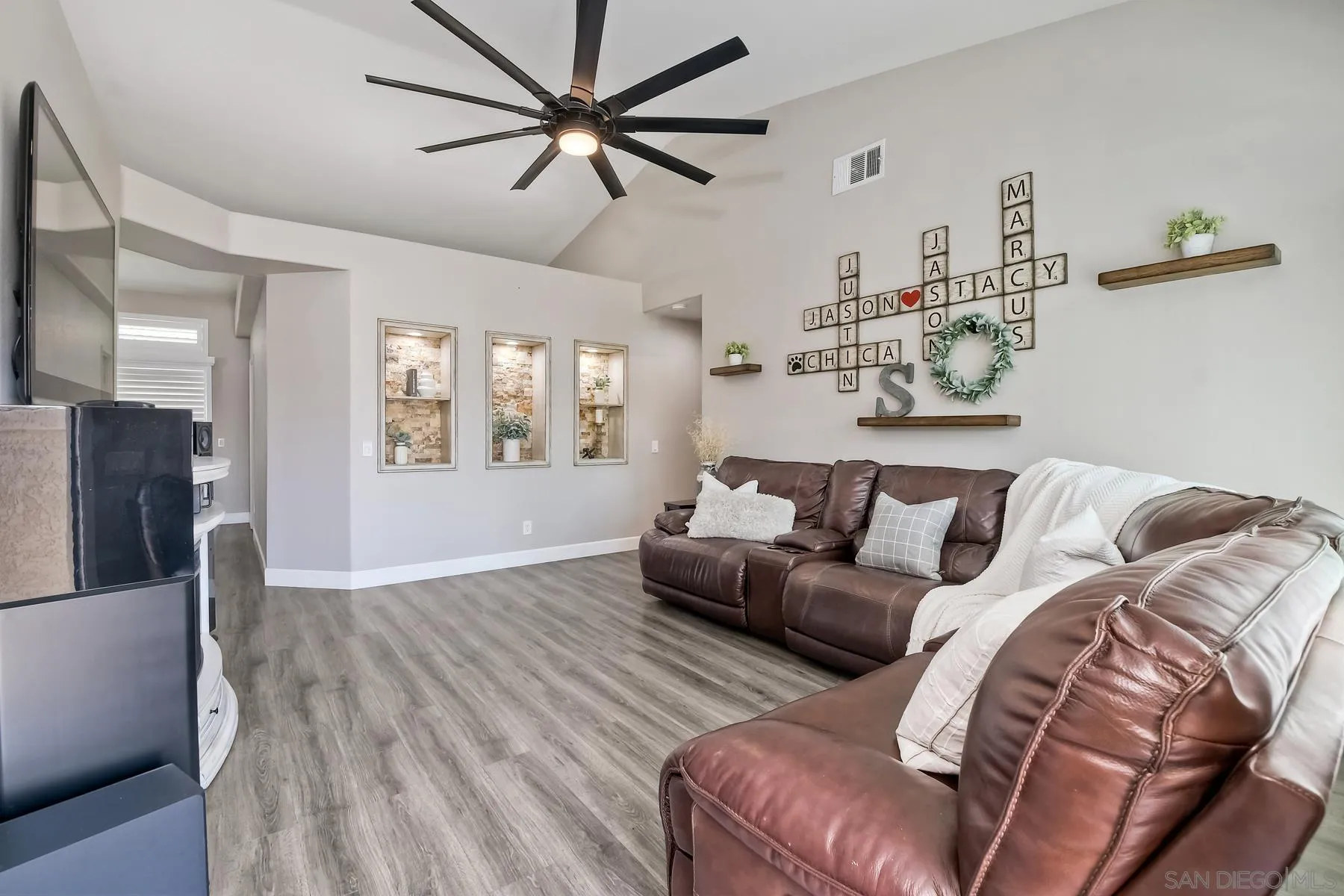 https://cdn.realtyfeed.com/cdn/127/250036652/3efafe80a0a0f72dab9ed4dfe5fccfb8.webp