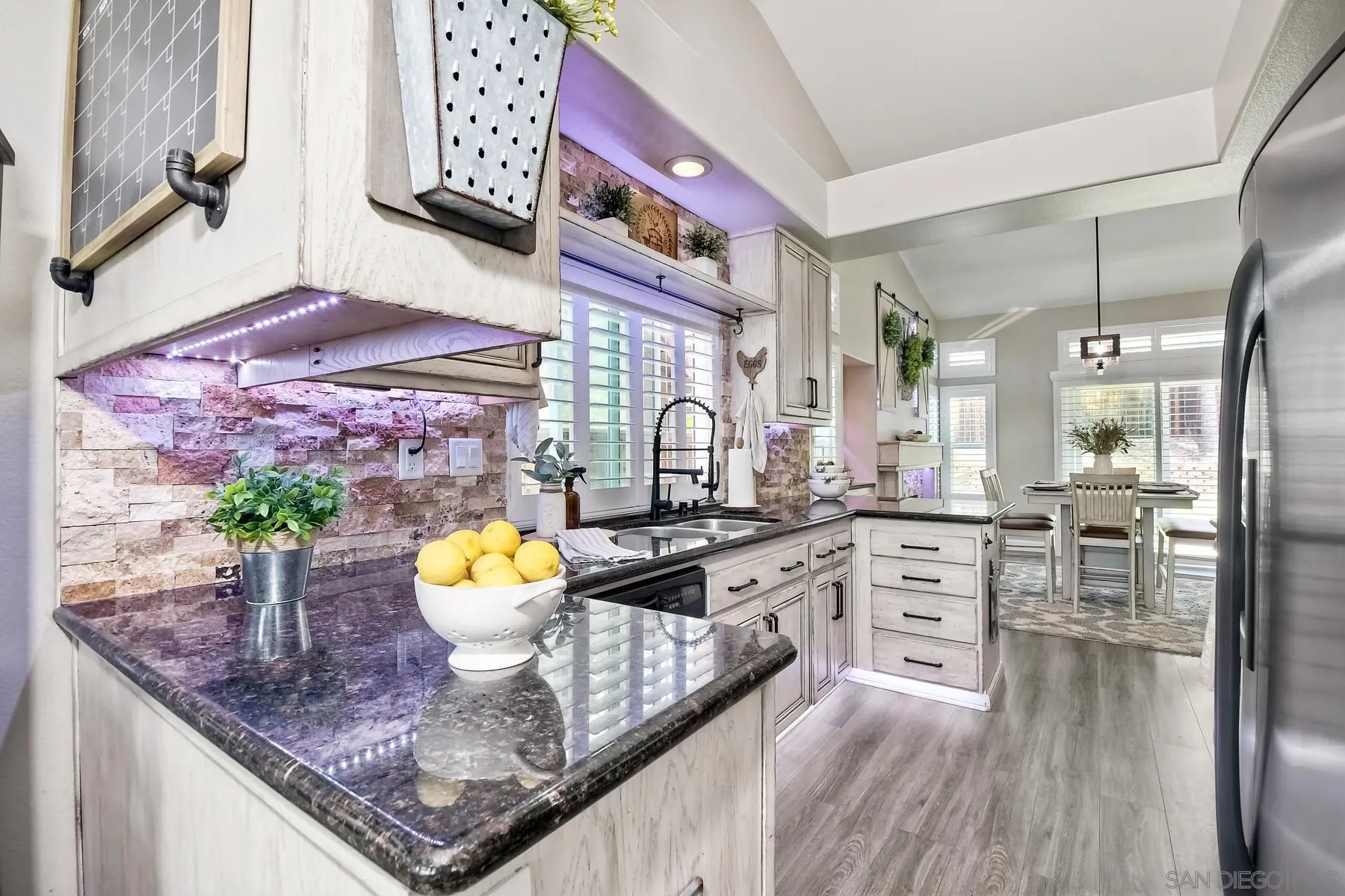 https://cdn.realtyfeed.com/cdn/127/250036652/955c191e80b60a727c0c7bd43160dd6b.webp