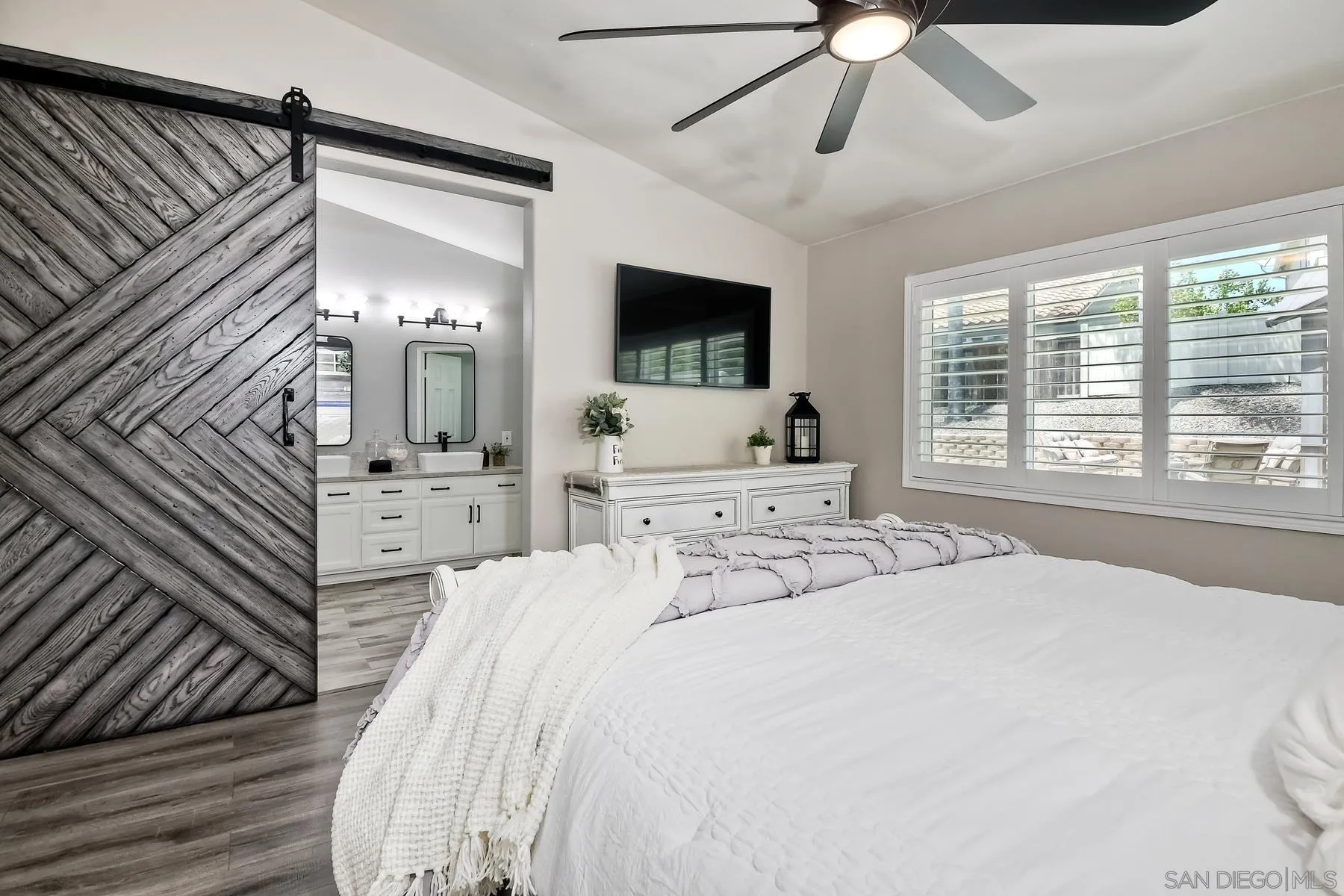 https://cdn.realtyfeed.com/cdn/127/250036652/c0b9b547feeb2c5a23e5cd2cc64a9a40.webp