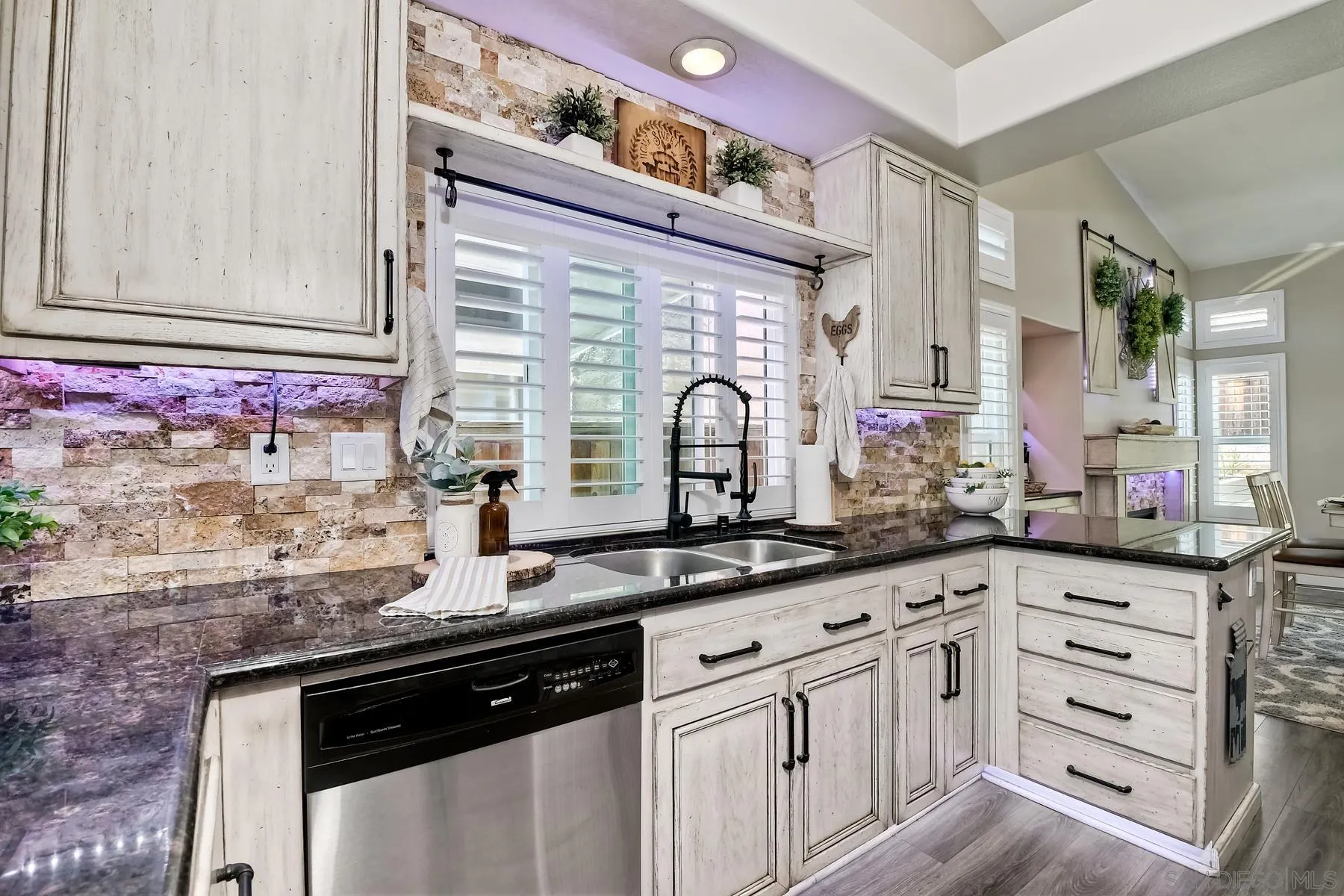 https://cdn.realtyfeed.com/cdn/127/250036652/d1972538de320eace41596fcaca366f5.webp
