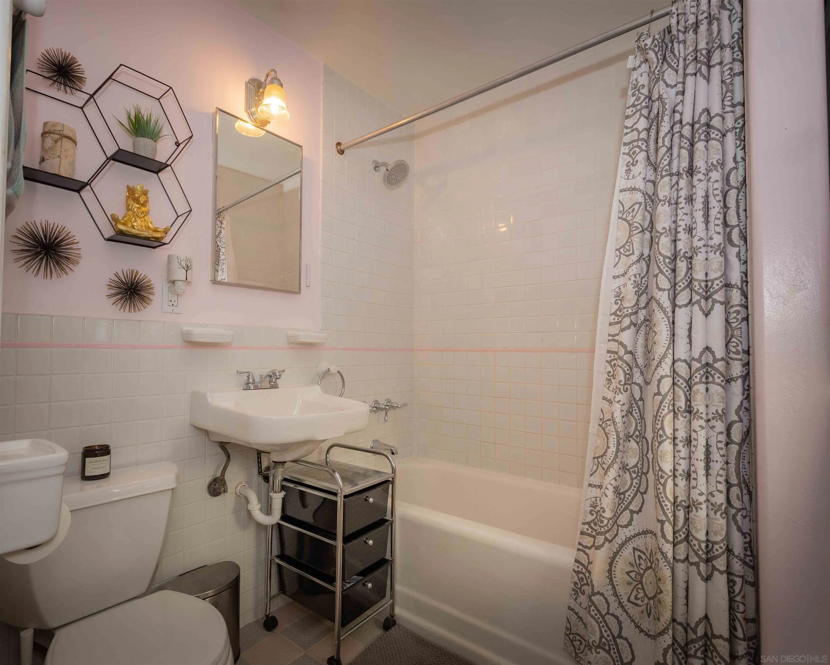 https://cdn.realtyfeed.com/cdn/127/250036655/8380898995eb09b79df6218e435d1703.webp