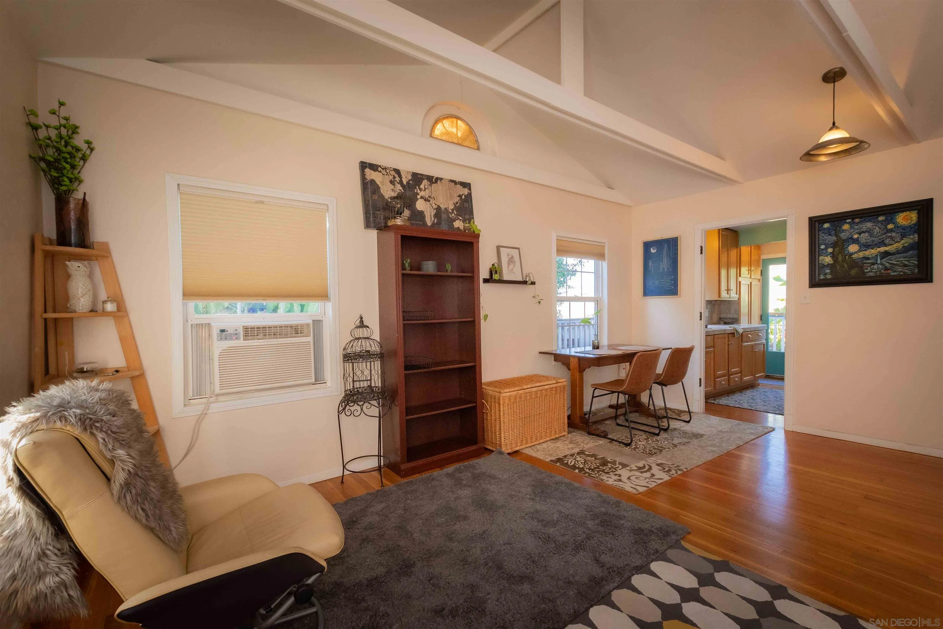 https://cdn.realtyfeed.com/cdn/127/250036655/8dbd35212f0a06ae0bb70225c708ead7.webp