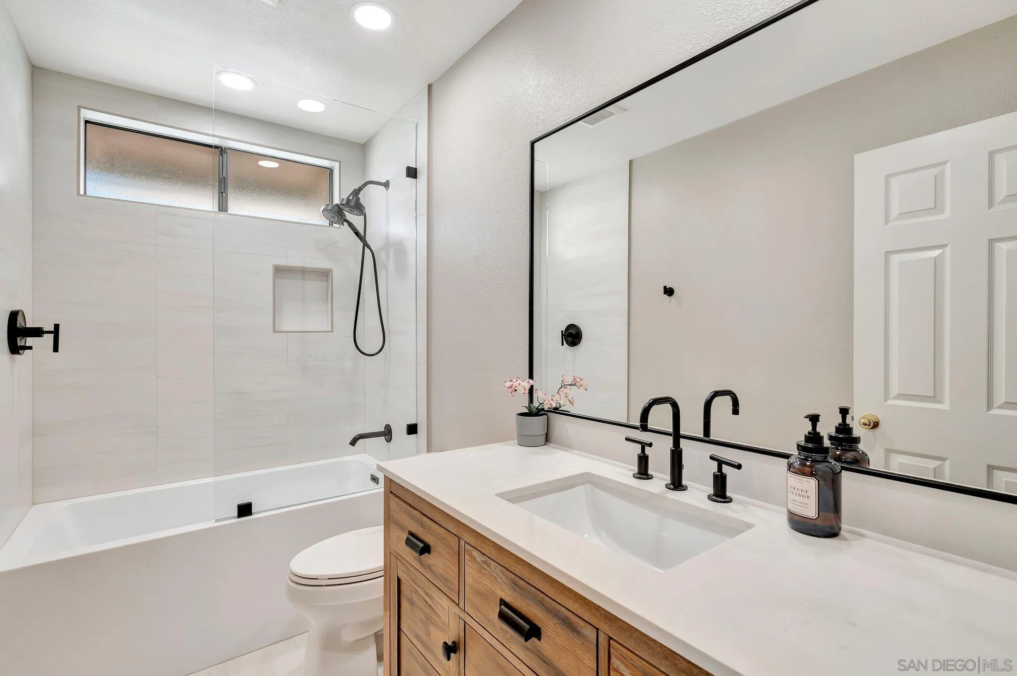 https://cdn.realtyfeed.com/cdn/127/250036661/4f665171da889ad019a4b376c2977975.webp