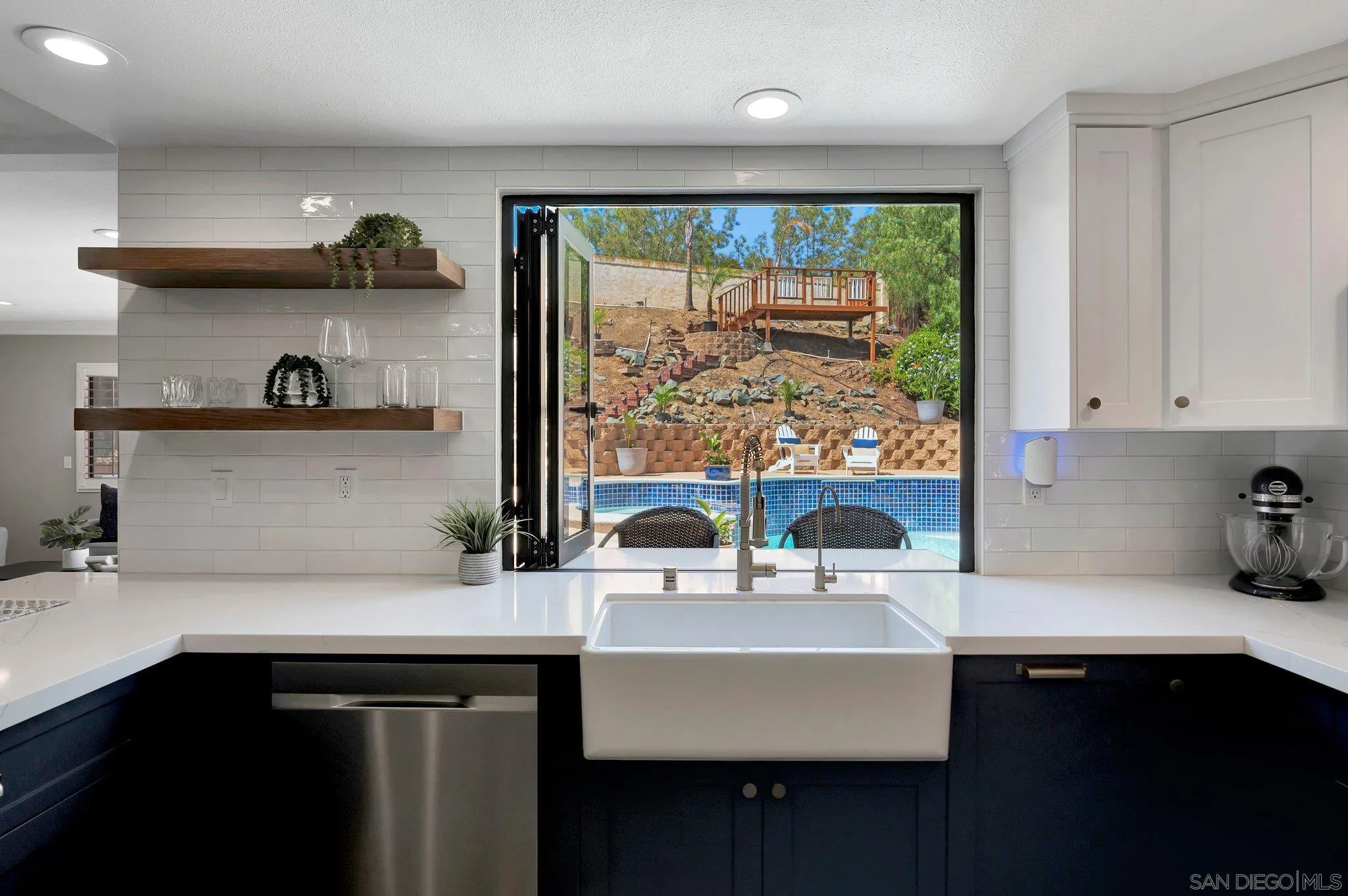 https://cdn.realtyfeed.com/cdn/127/250036661/cb8eac0a685ad98693268da3b374d403.webp