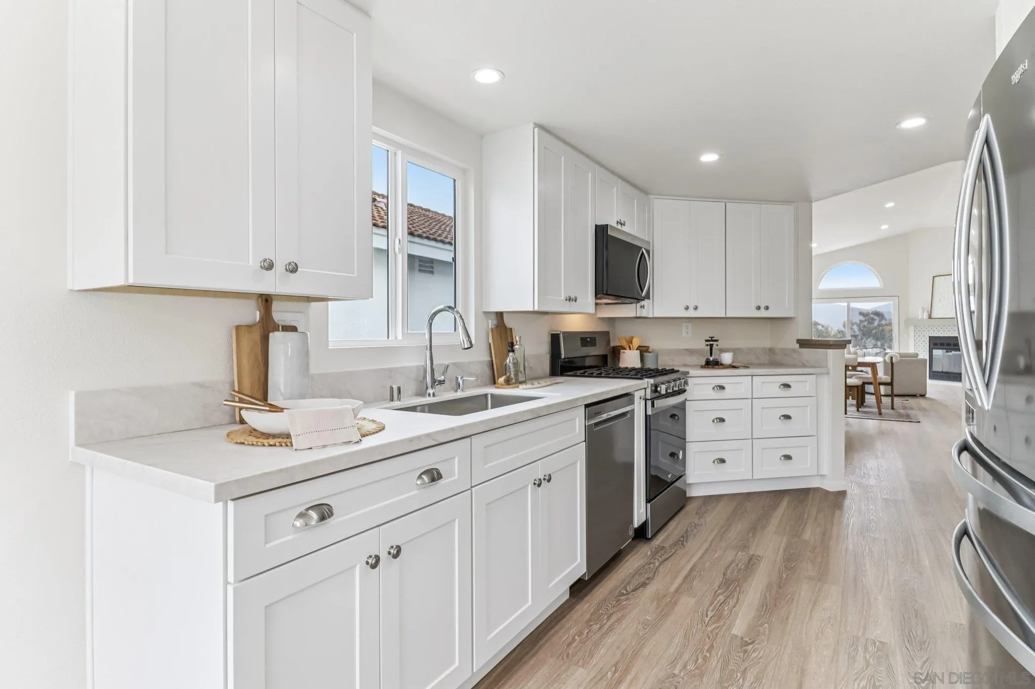 https://cdn.realtyfeed.com/cdn/127/250036662/befa112be74e891b05684faacbcd40cf.webp