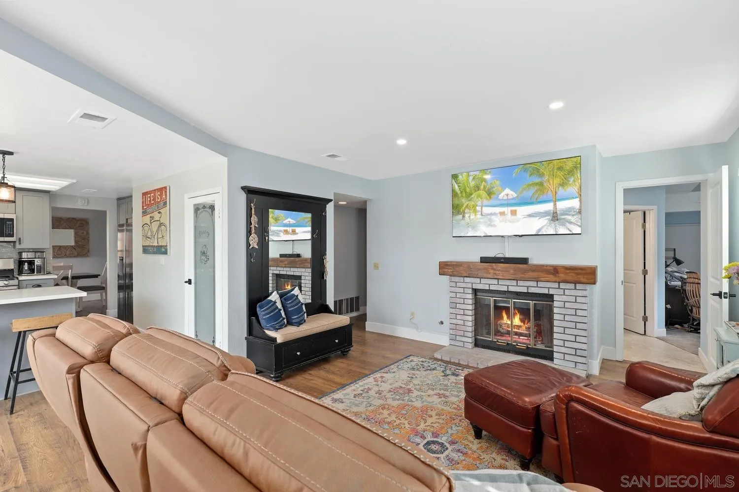 https://cdn.realtyfeed.com/cdn/127/250036664/78d9264c1555a230baaecac319440cd3.webp