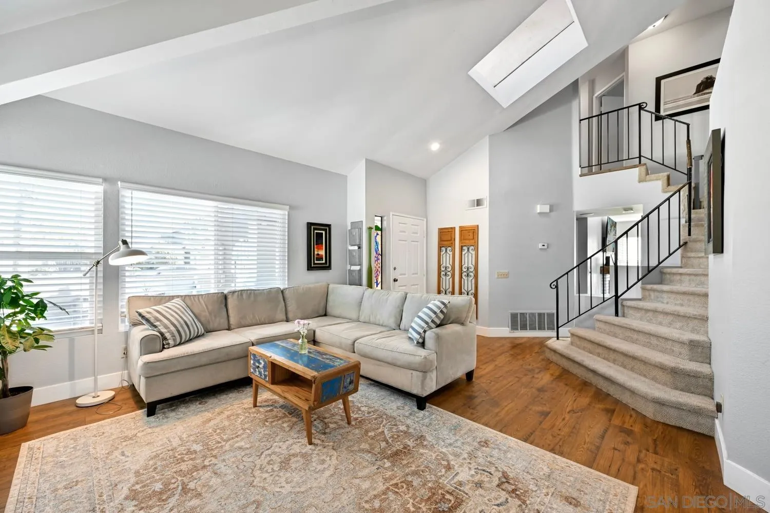 https://cdn.realtyfeed.com/cdn/127/250036664/ee3a3fb89d22c42dbd802d759f8cf288.webp