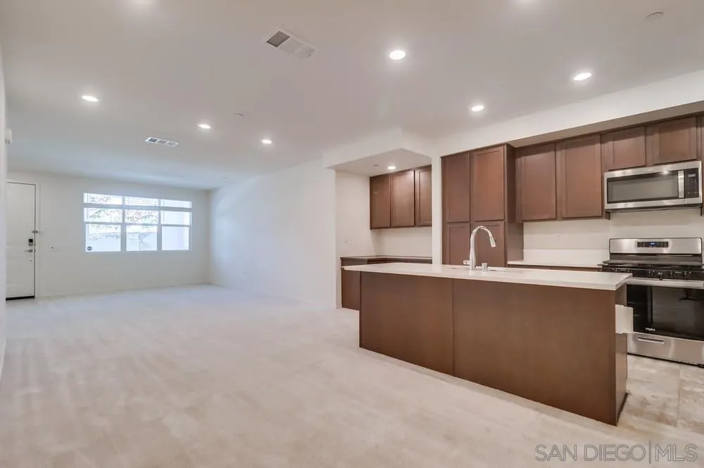https://cdn.realtyfeed.com/cdn/127/250036665/484d3731fe14bbce14186de2225a06c5.webp