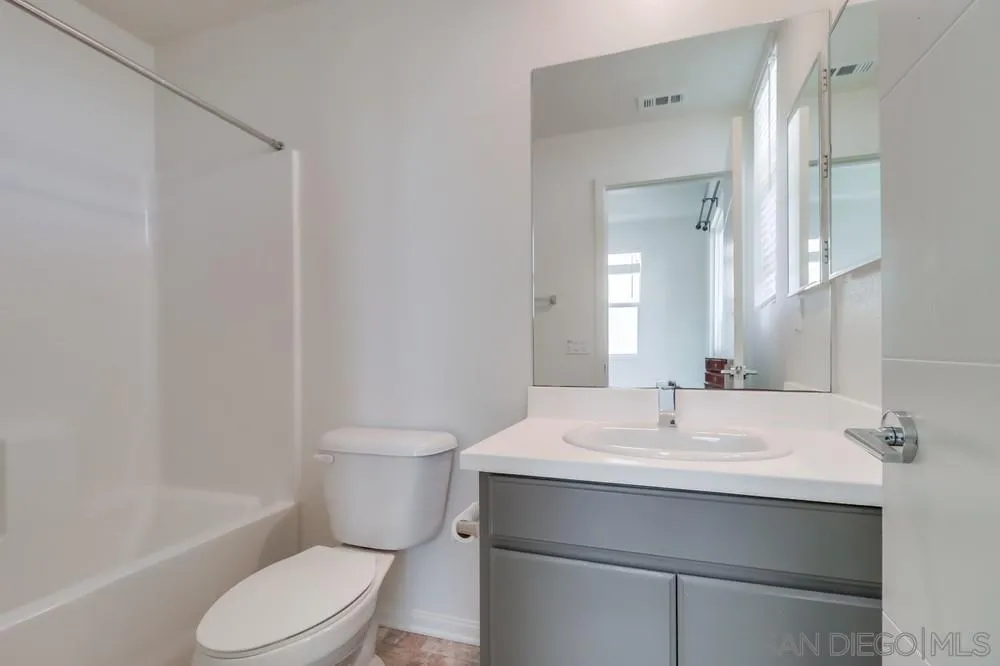 https://cdn.realtyfeed.com/cdn/127/250036665/4f738537bde41bb9c1e5ee7d4390bbb1.webp