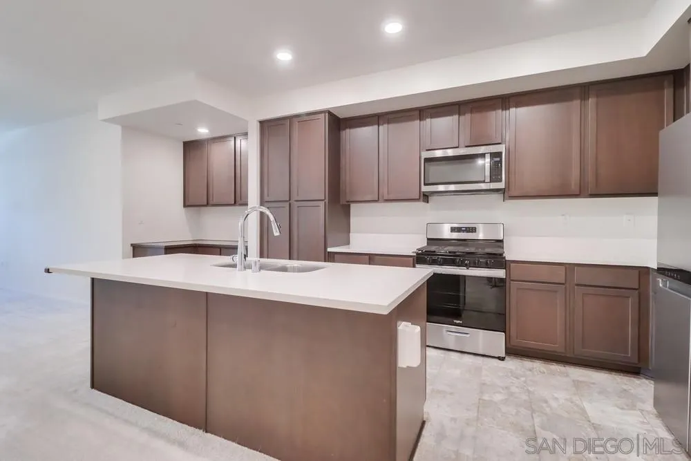 https://cdn.realtyfeed.com/cdn/127/250036665/7d5bdb5bdabe3437fdcced6298b47738.webp