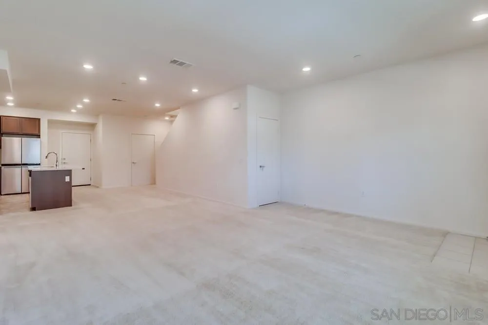 https://cdn.realtyfeed.com/cdn/127/250036665/acf092c4eca9cb0950612d5e6e0d3e51.webp