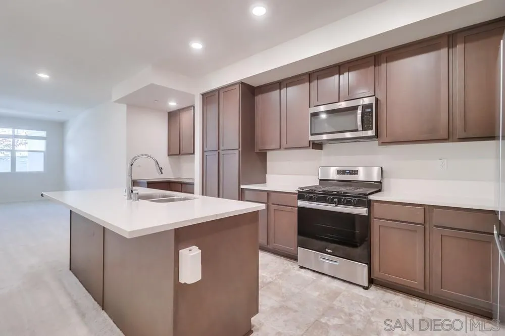 https://cdn.realtyfeed.com/cdn/127/250036665/cbcd2eaaa67ec86d42197d715f305bf2.webp
