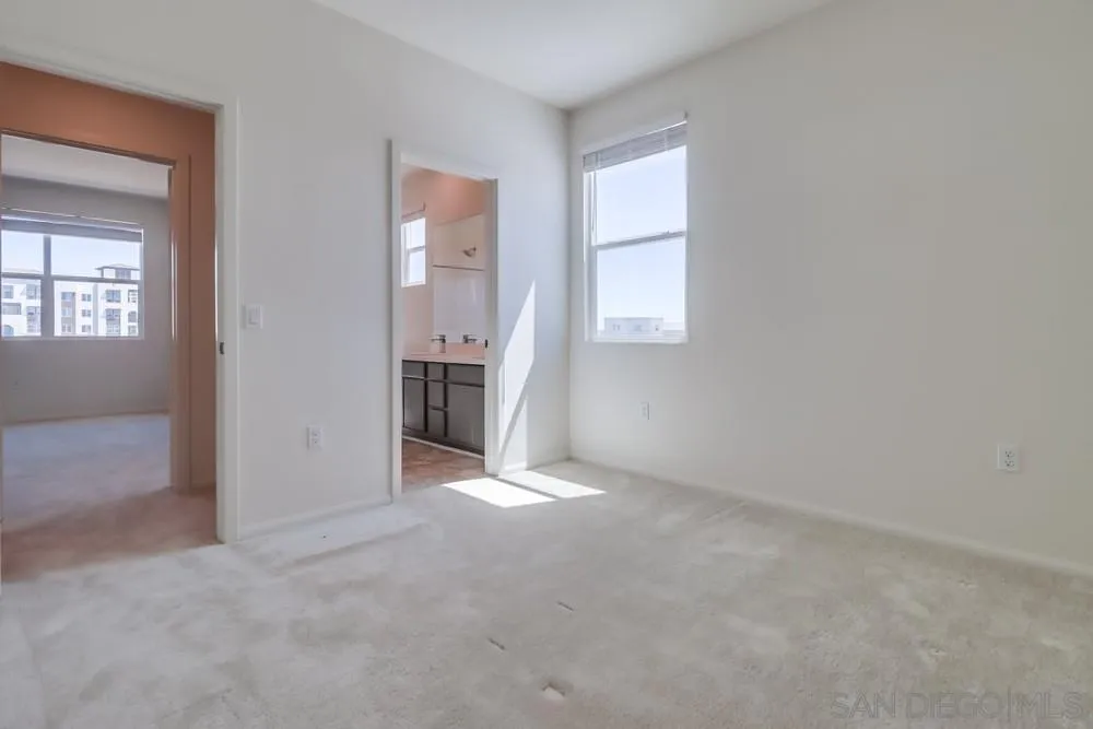https://cdn.realtyfeed.com/cdn/127/250036665/e924b8365639a5424d0d6bd3cc1fbe60.webp