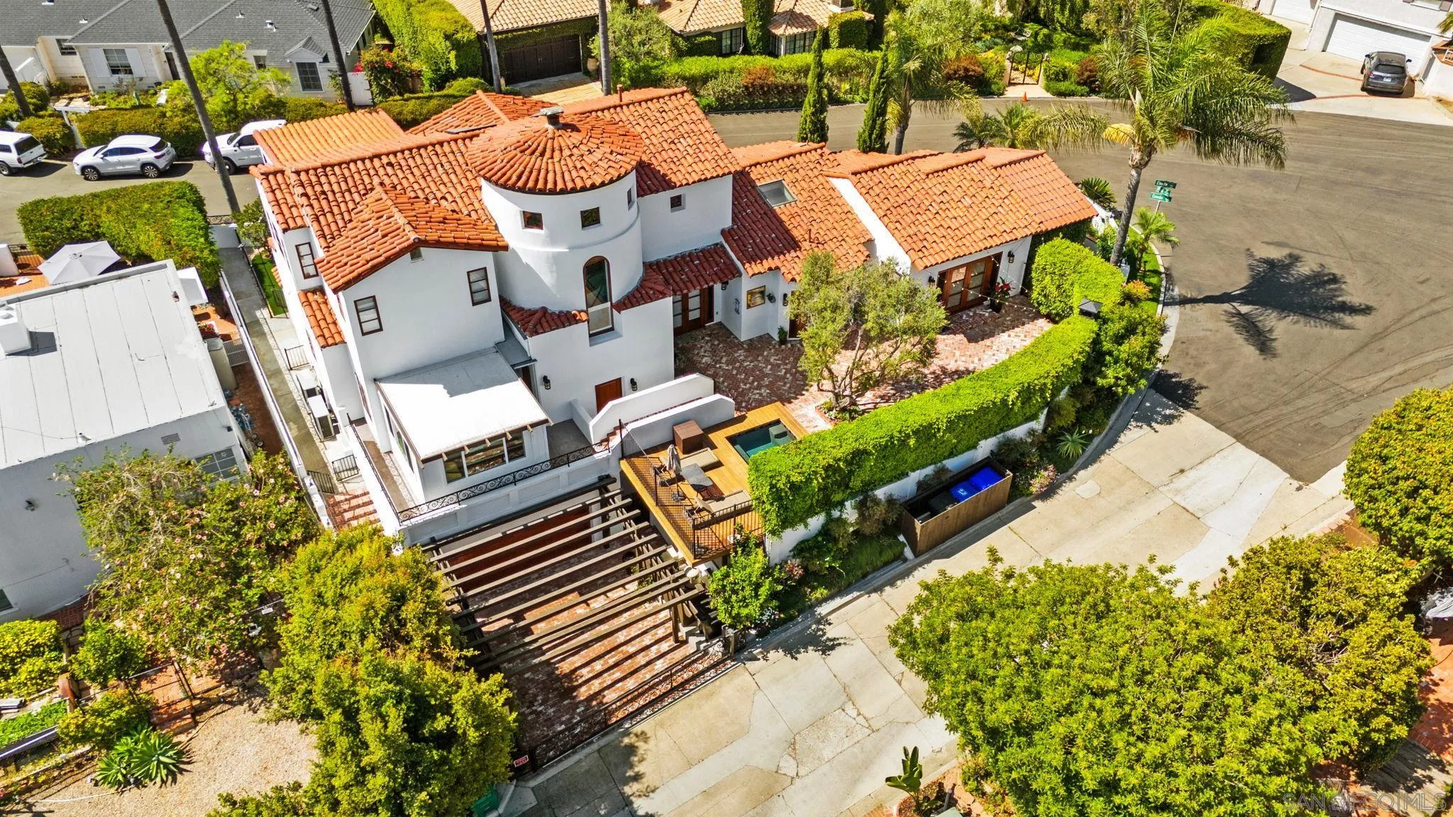 https://cdn.realtyfeed.com/cdn/127/250036673/4ee2134dbe4f03106dff7dedc23e187f.webp