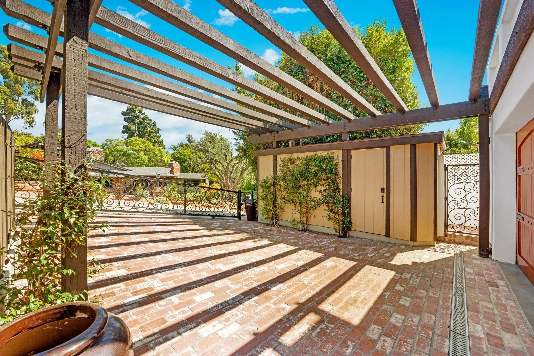 https://cdn.realtyfeed.com/cdn/127/250036673/6b1f5a6f088126e26f6e7b3a7198bd2a.webp