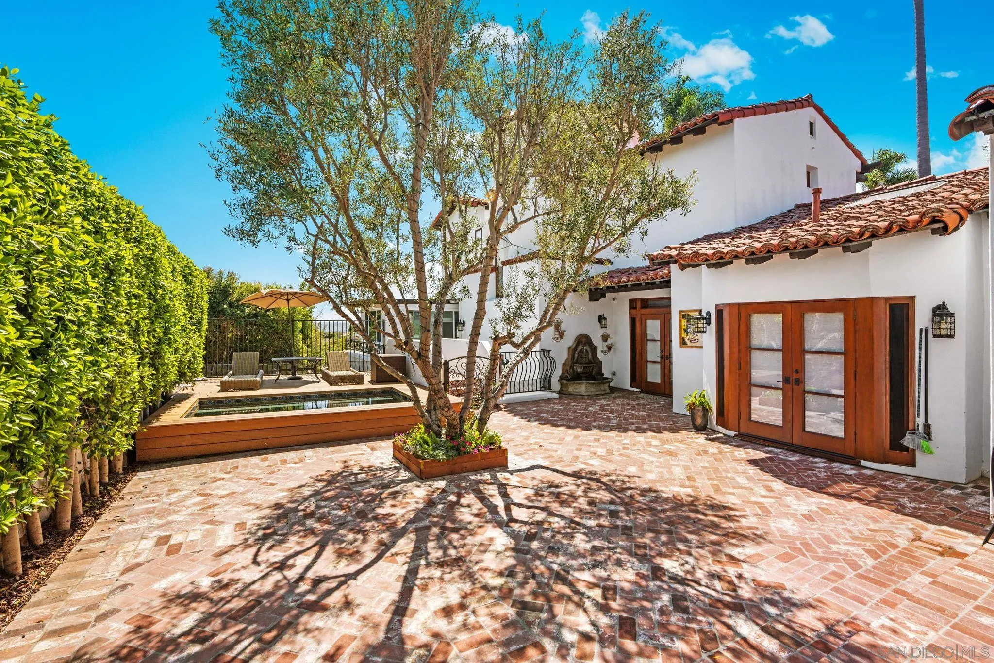 https://cdn.realtyfeed.com/cdn/127/250036673/8ab1def2934048eb6ad8f01515c5d256.webp