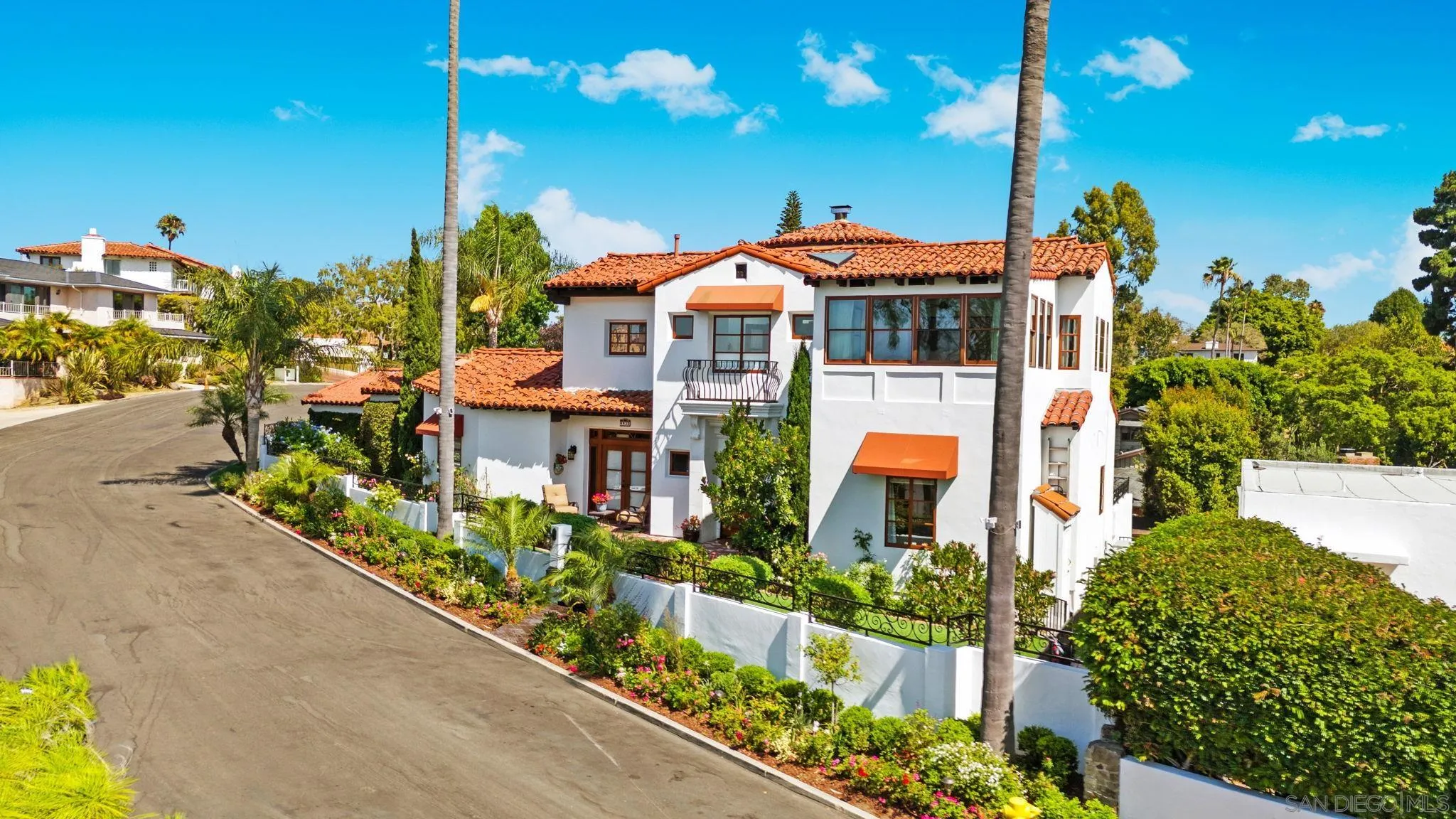 https://cdn.realtyfeed.com/cdn/127/250036673/8f1f8261d99639082c6eeb47462a5444.webp