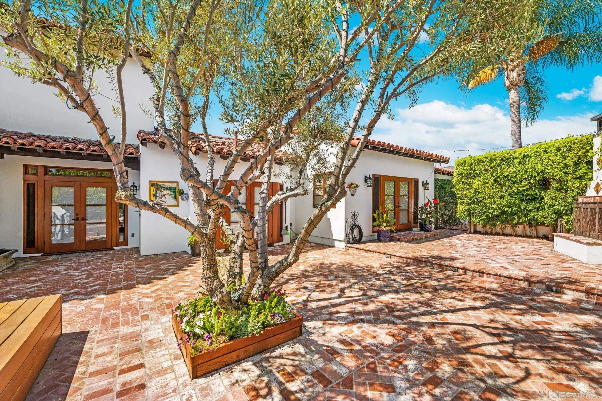 https://cdn.realtyfeed.com/cdn/127/250036673/a28c38bb7afb71662a40fe3d4e92dd70.webp