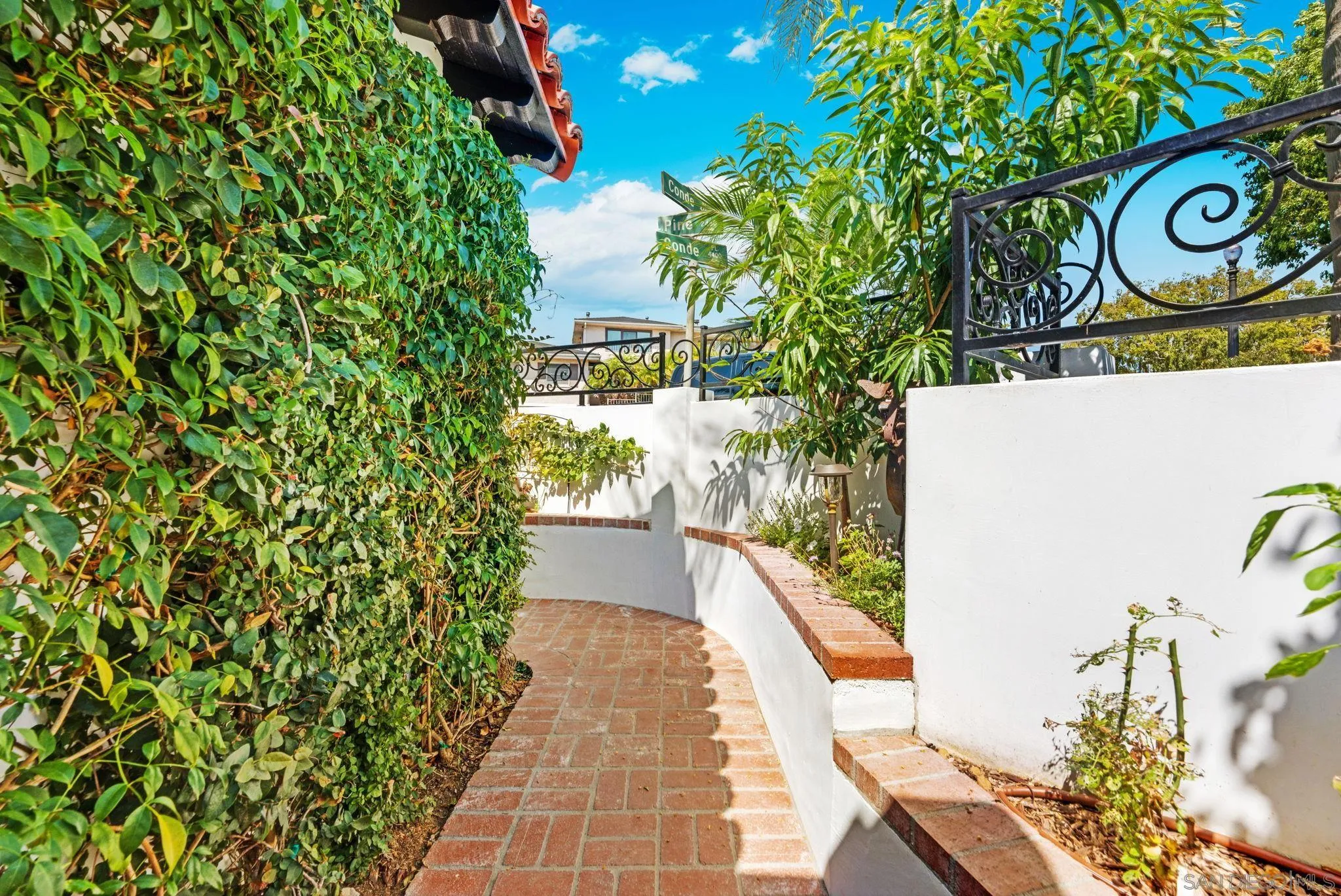 https://cdn.realtyfeed.com/cdn/127/250036673/cb3c8b878456ae89358278d34b9eb2f6.webp