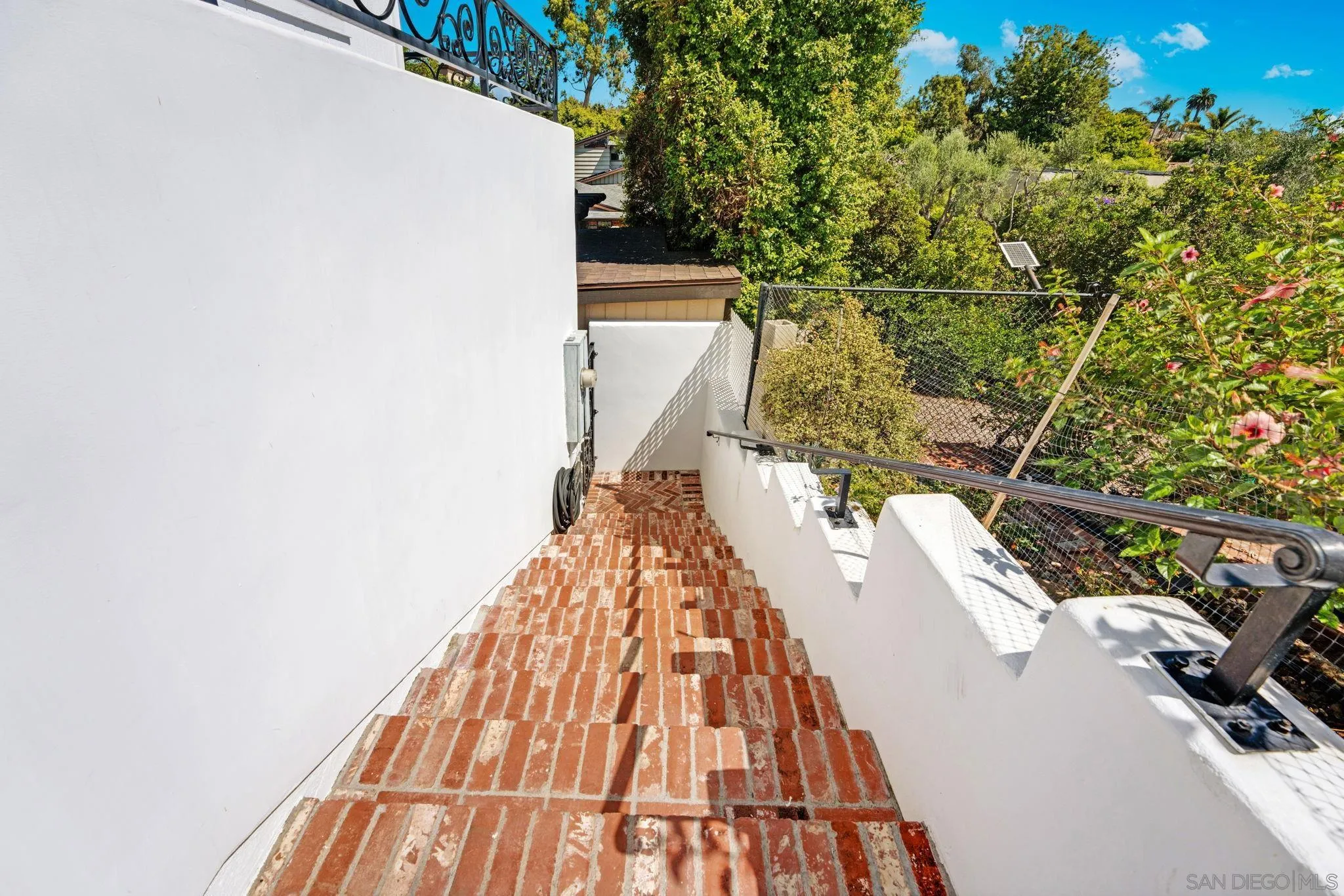 https://cdn.realtyfeed.com/cdn/127/250036673/f6fffef794568841f0dc2fc8981032f1.webp