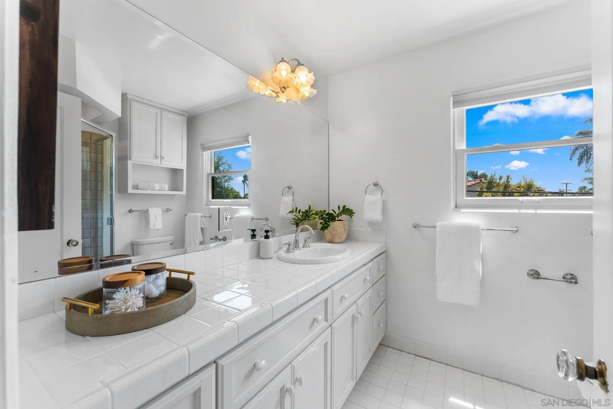 https://cdn.realtyfeed.com/cdn/127/250036678/ab5aff399d21464494f97ac2ba85c4a0.webp