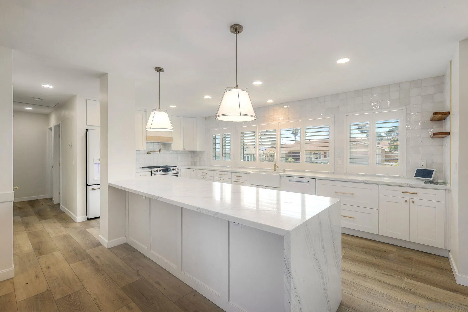 https://cdn.realtyfeed.com/cdn/127/250036680/c56056f3e3f210c103de9ed571501019.webp