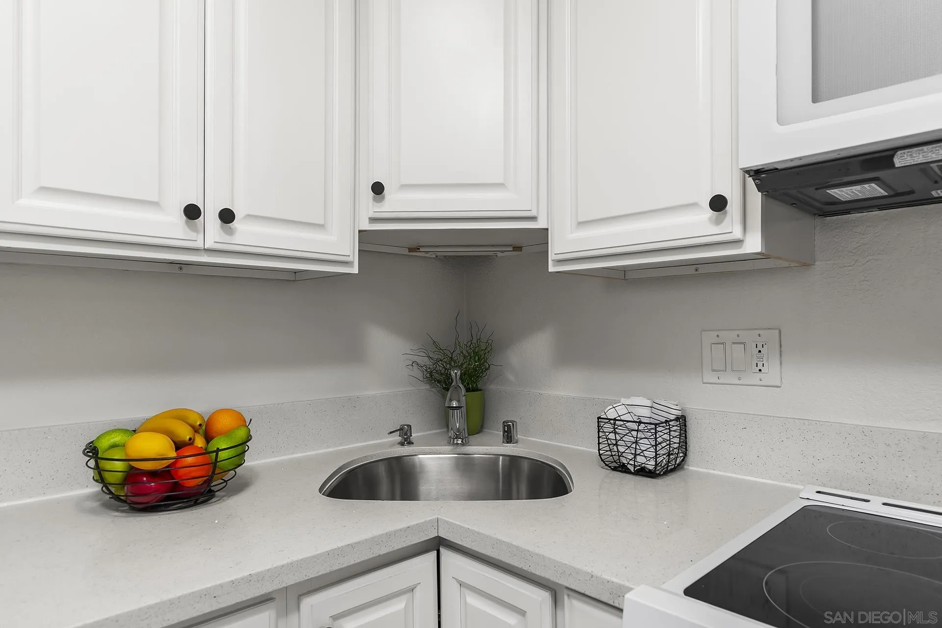 https://cdn.realtyfeed.com/cdn/127/250036681/34257353784426246be87600ad0ad128.webp
