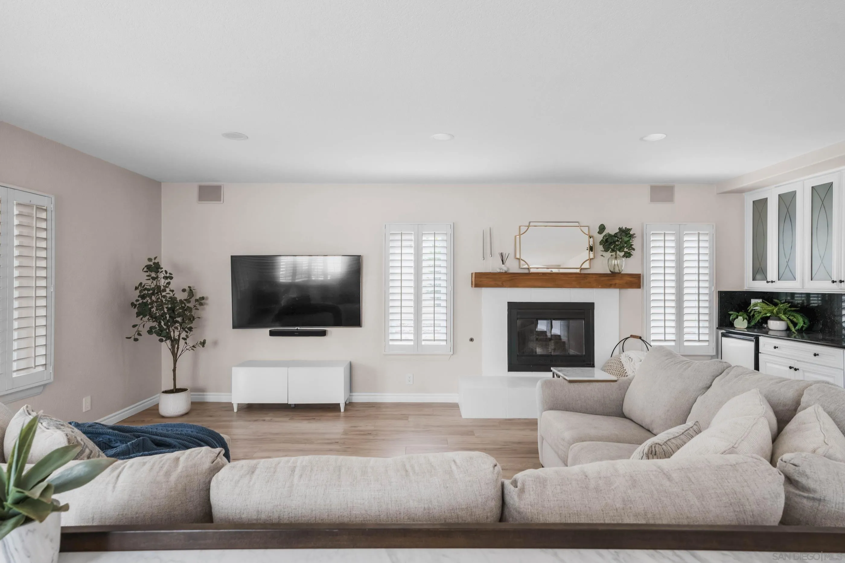 https://cdn.realtyfeed.com/cdn/127/250036684/1d28621b971df132a928880cecc7a533.webp