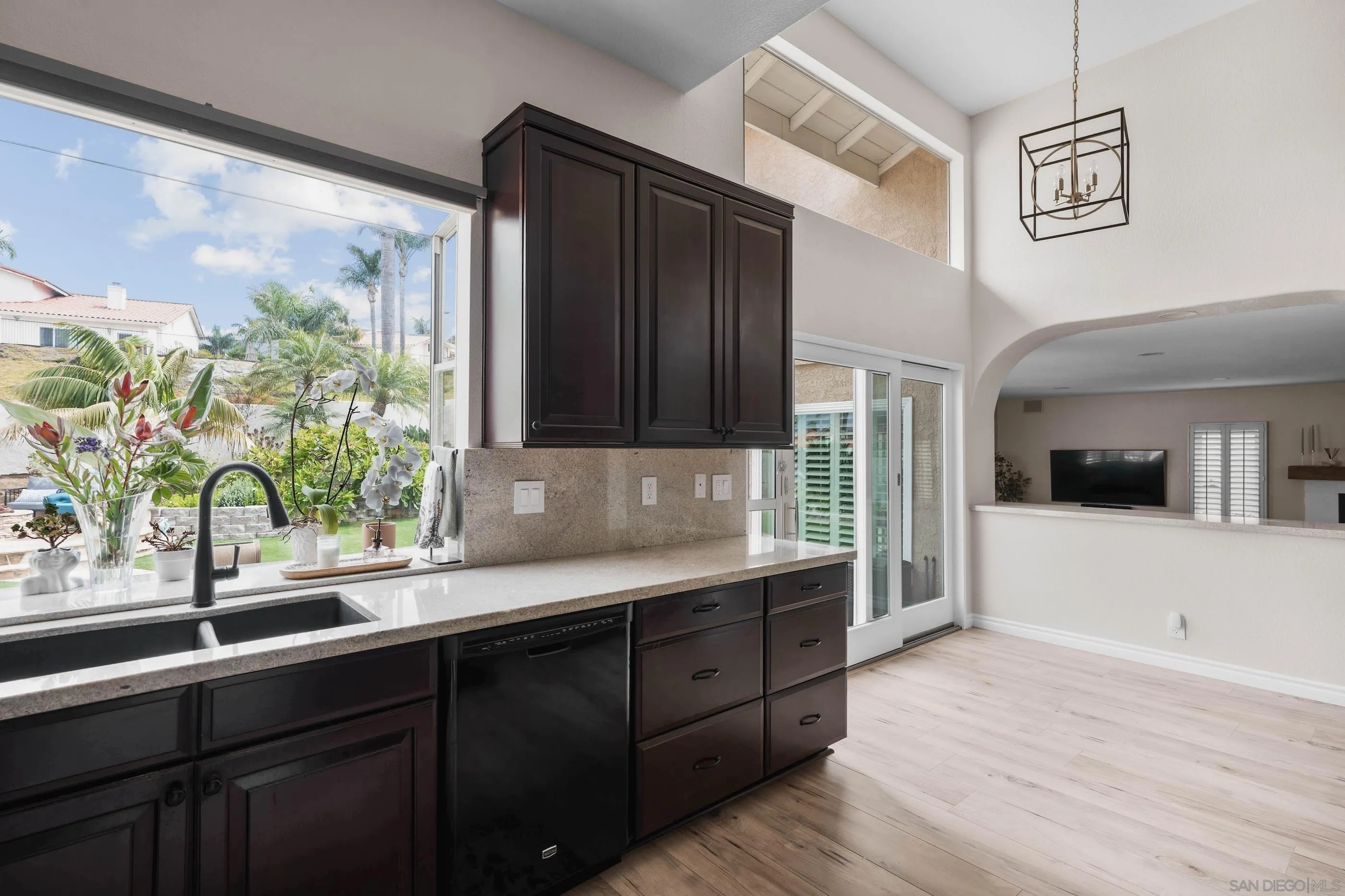 https://cdn.realtyfeed.com/cdn/127/250036684/28266472bf5eb527a99ec466572acbf9.webp
