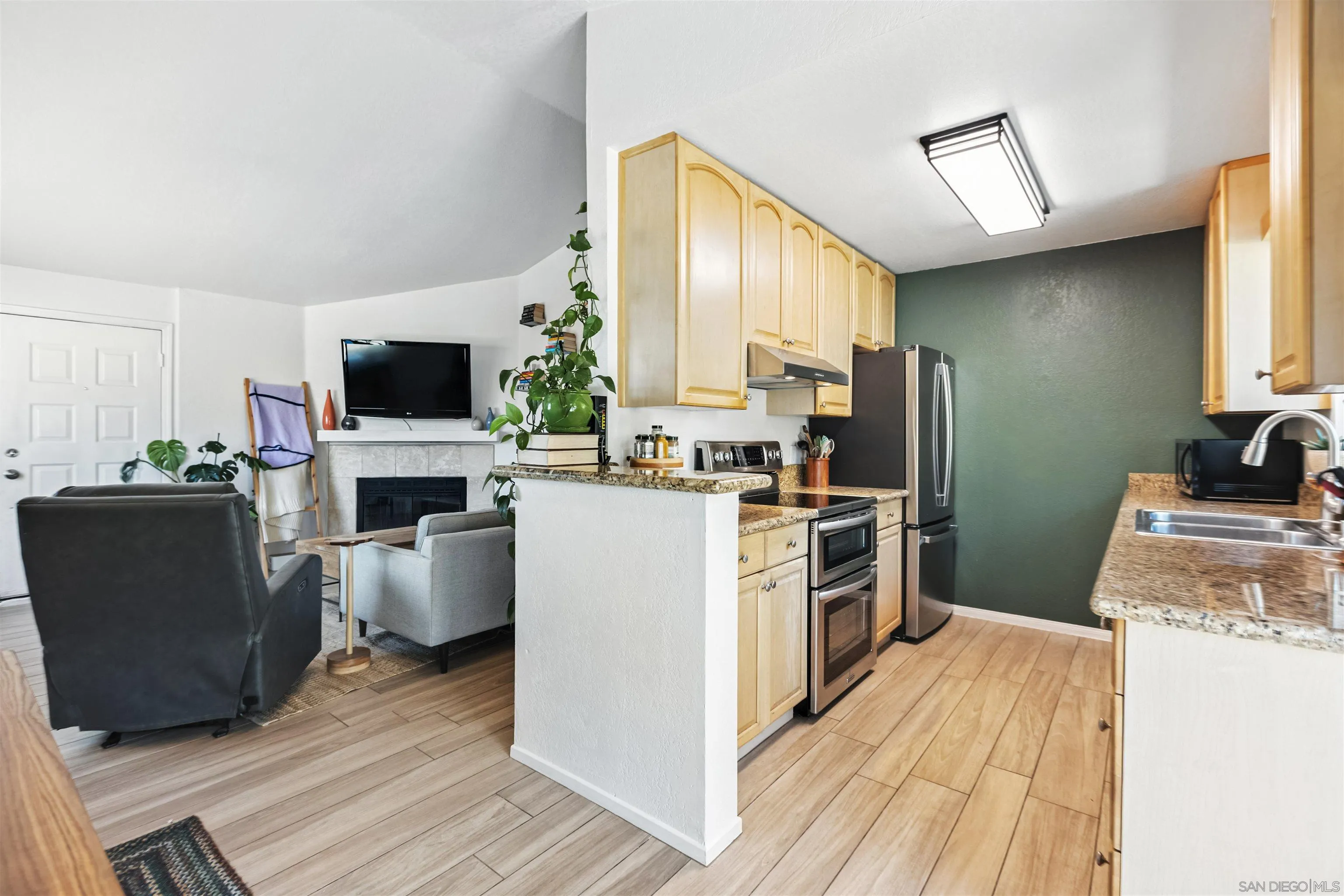 https://cdn.realtyfeed.com/cdn/127/250036687/c87f4d950f1b6cb91b56916d848d54c2.webp
