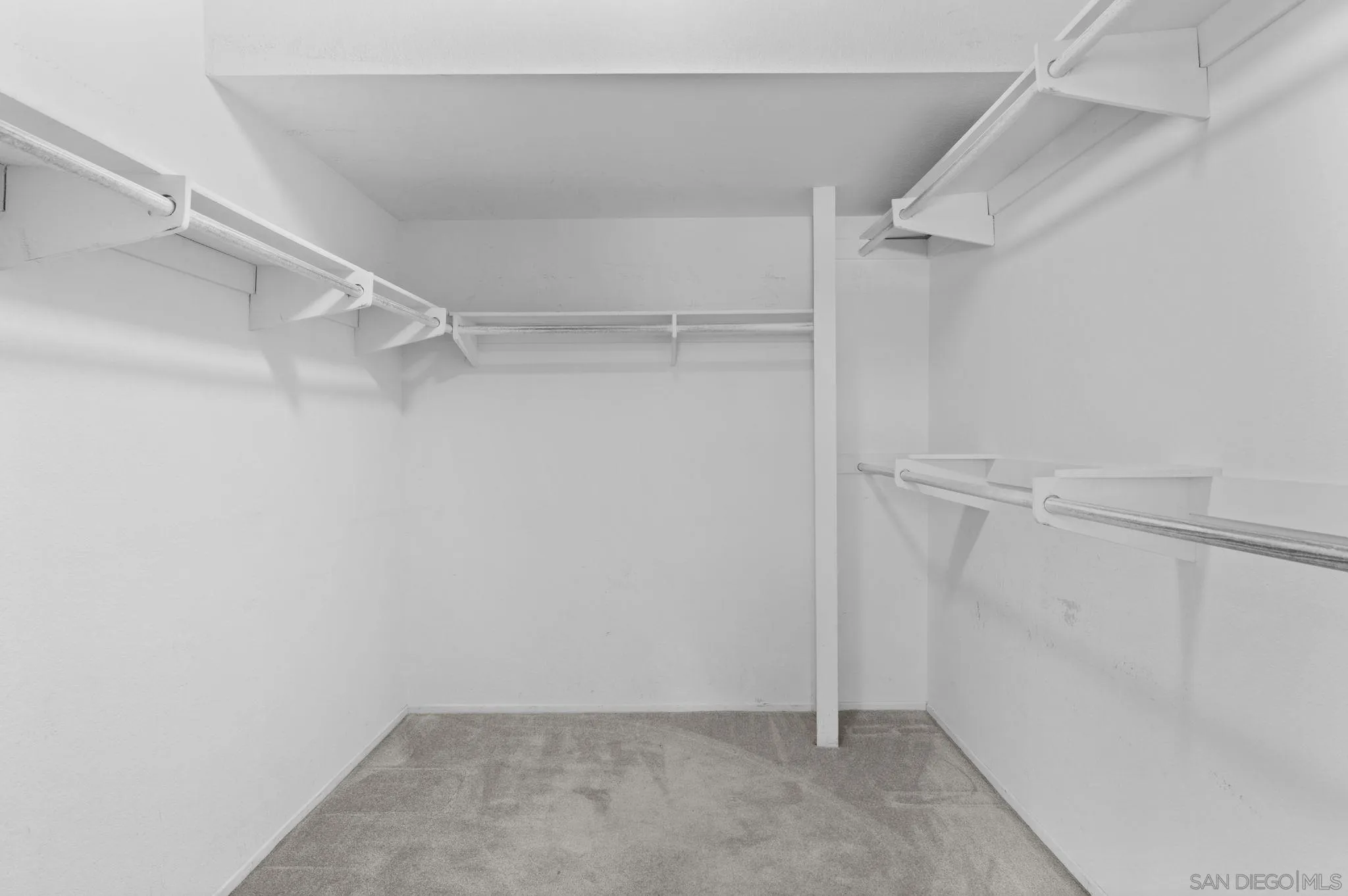 https://cdn.realtyfeed.com/cdn/127/250036688/3847bf6d2c6861a8ca15be445901b336.webp